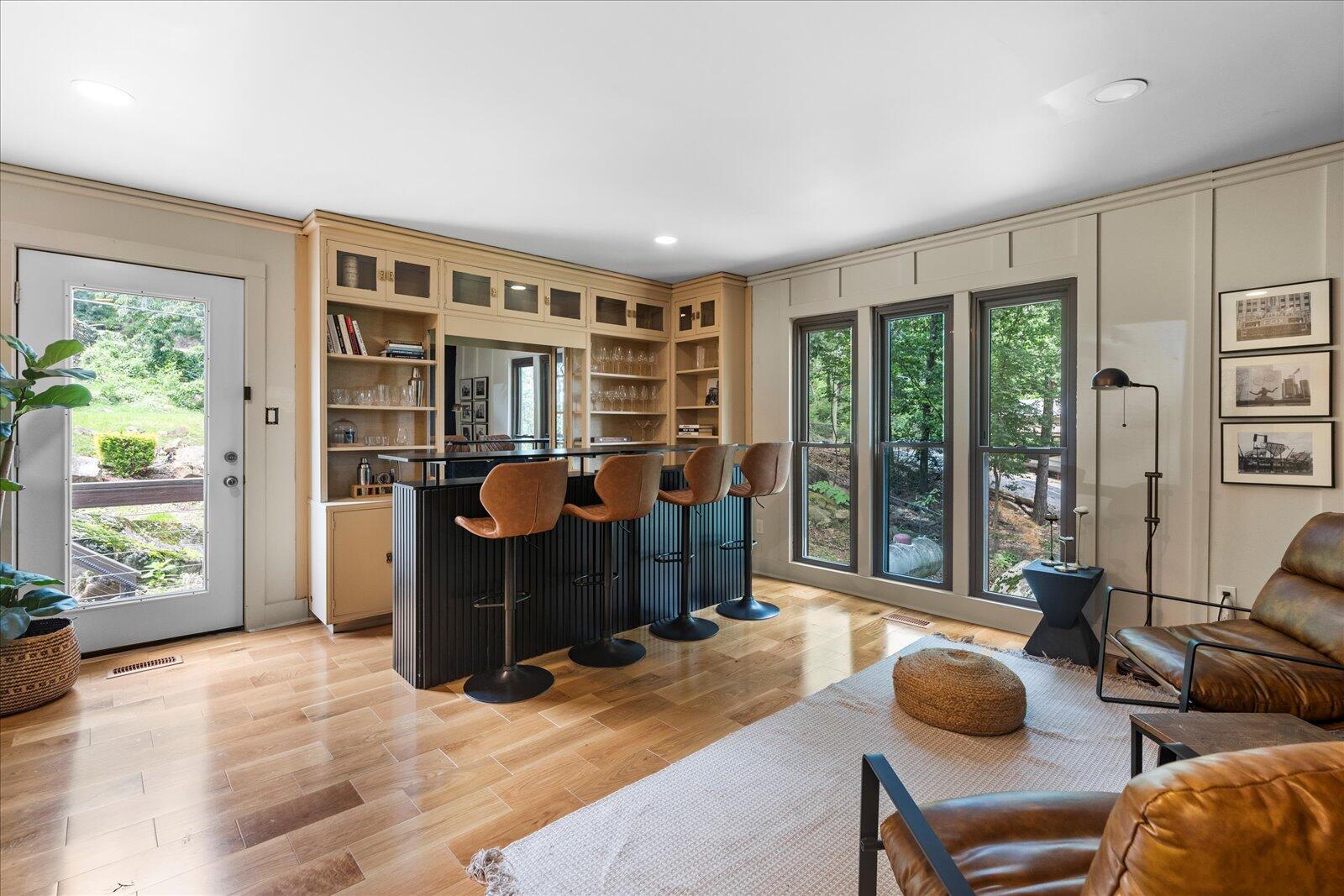 1042 Sunset Drive
