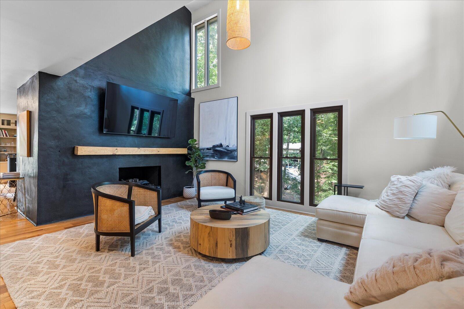 1042 Sunset Drive