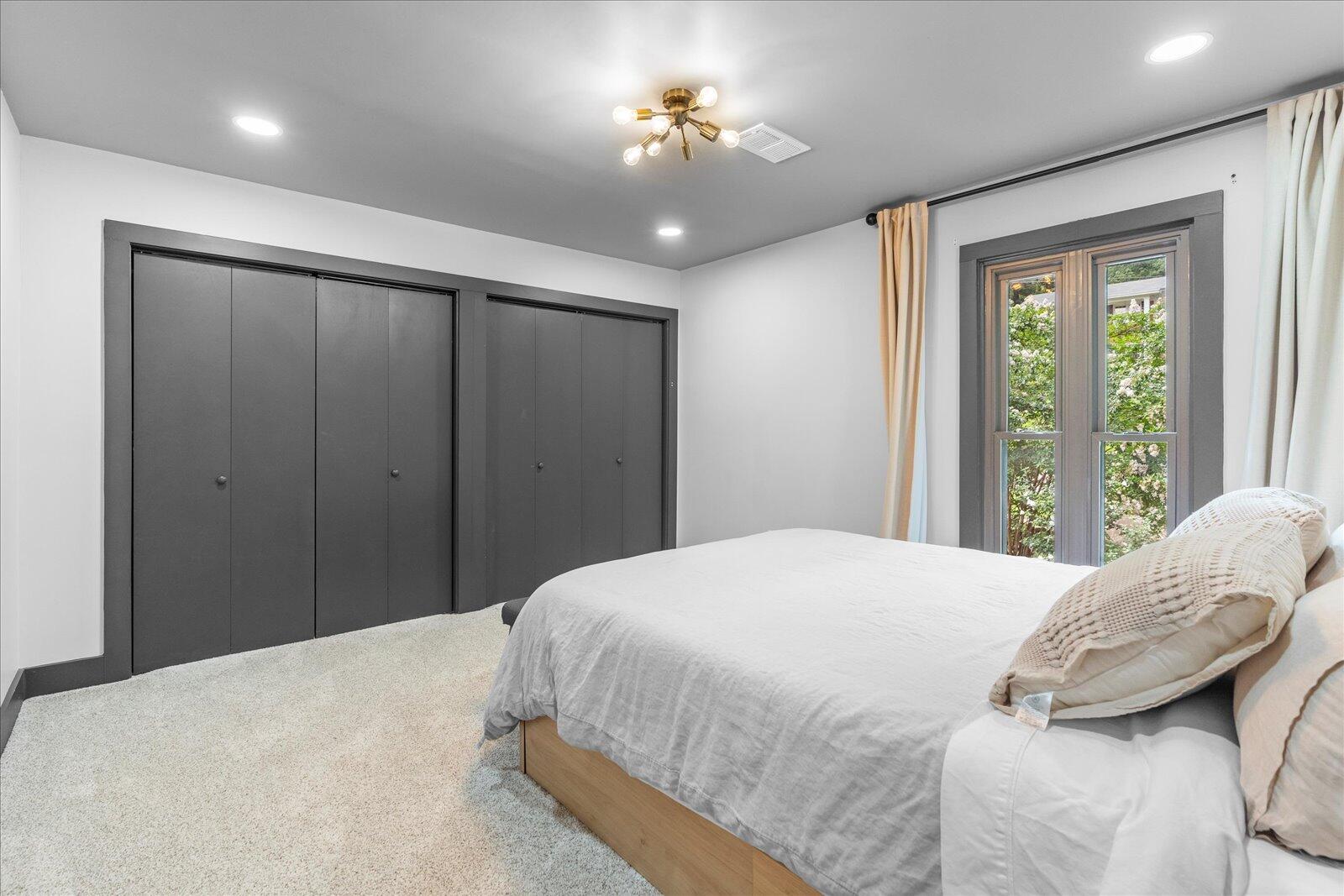 1042 Sunset Drive