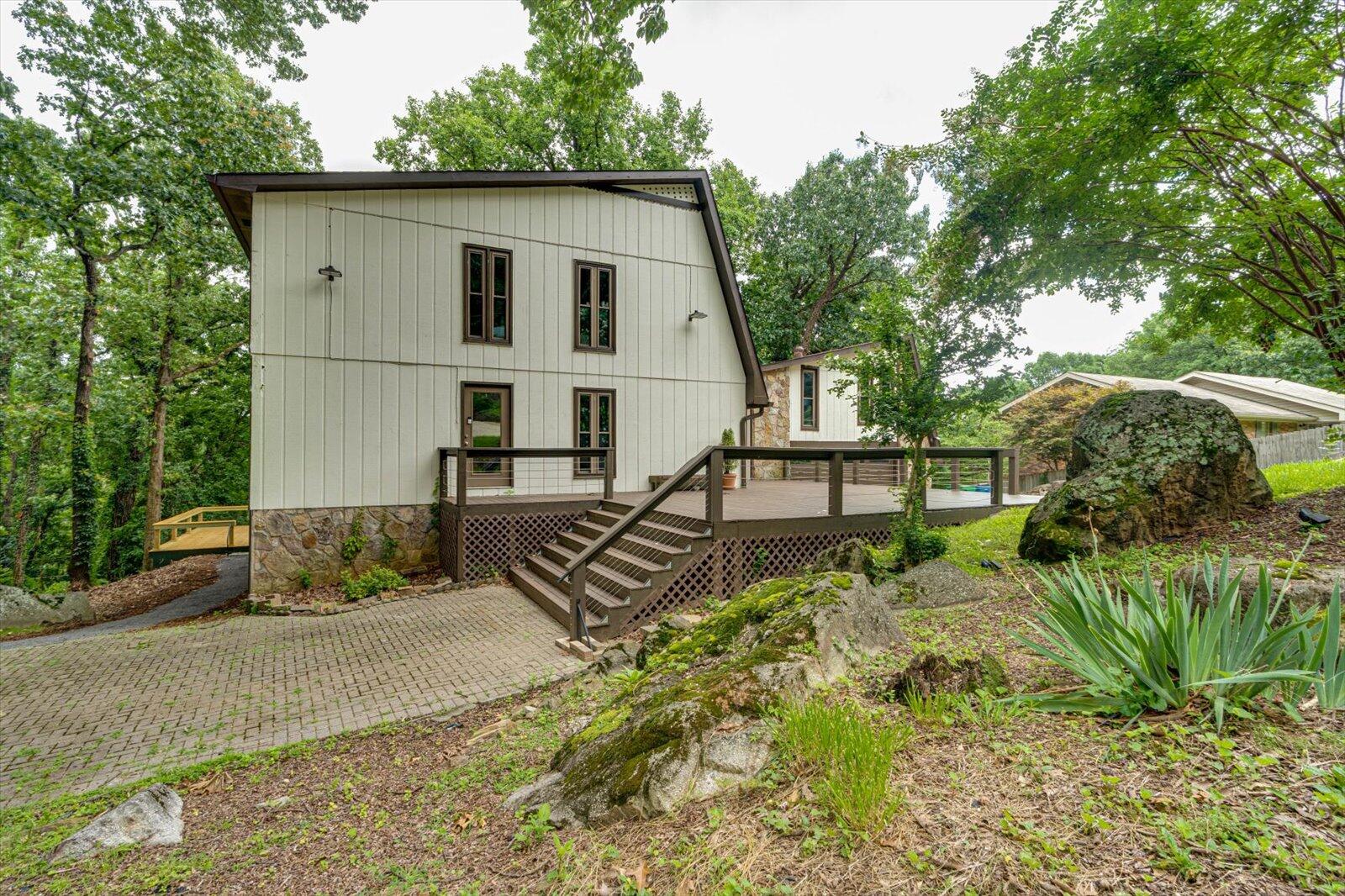 1042 Sunset Drive