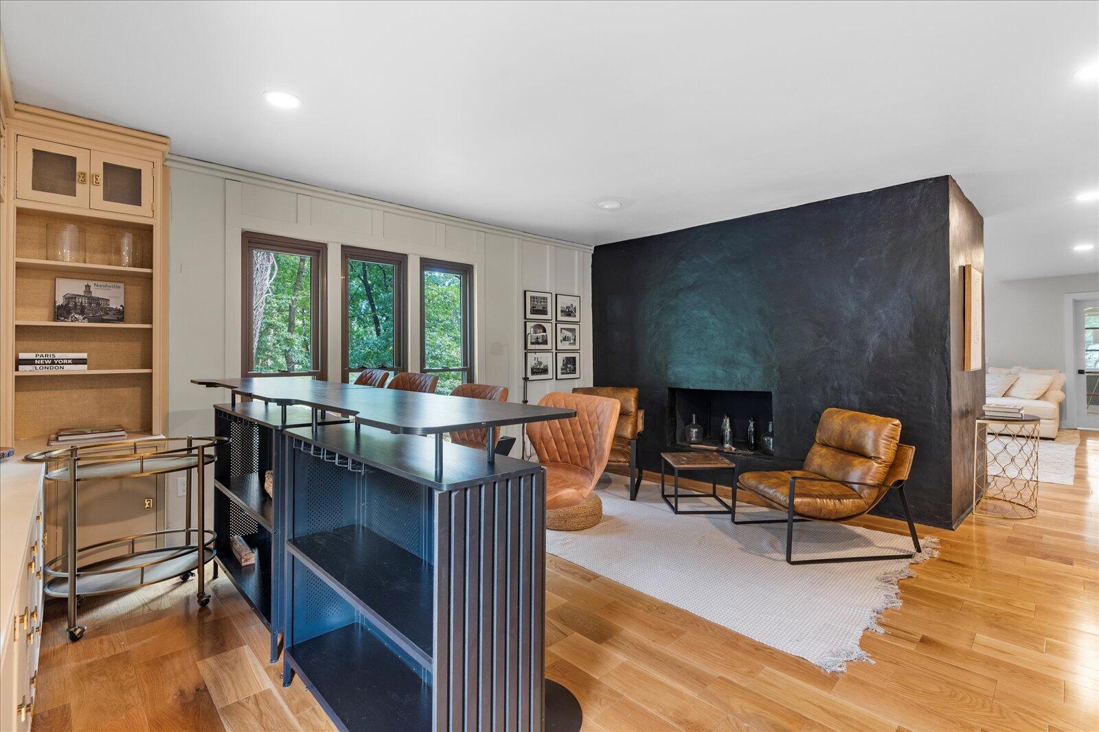 1042 Sunset Drive