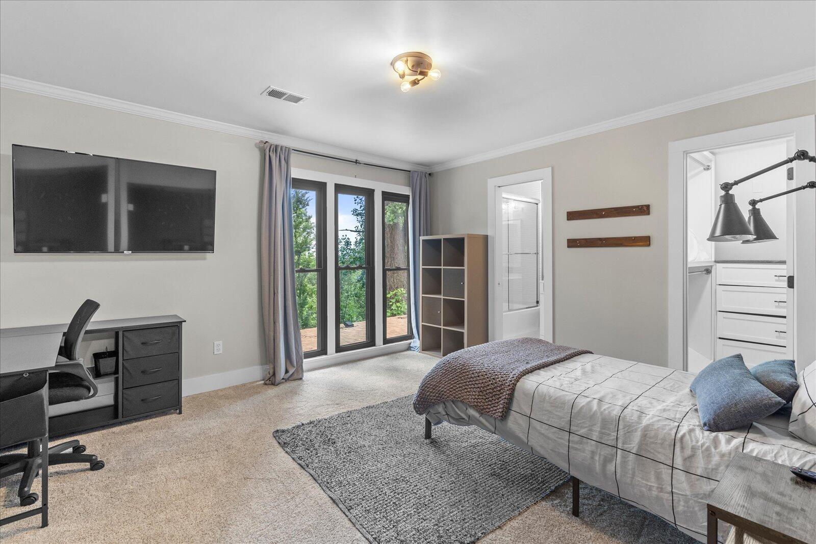 1042 Sunset Drive