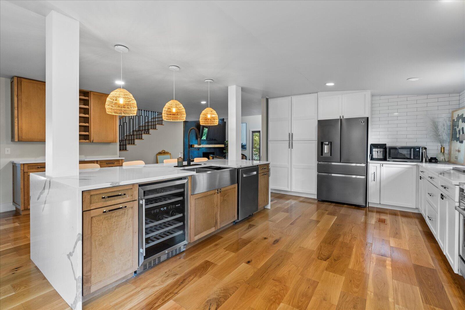1042 Sunset Drive