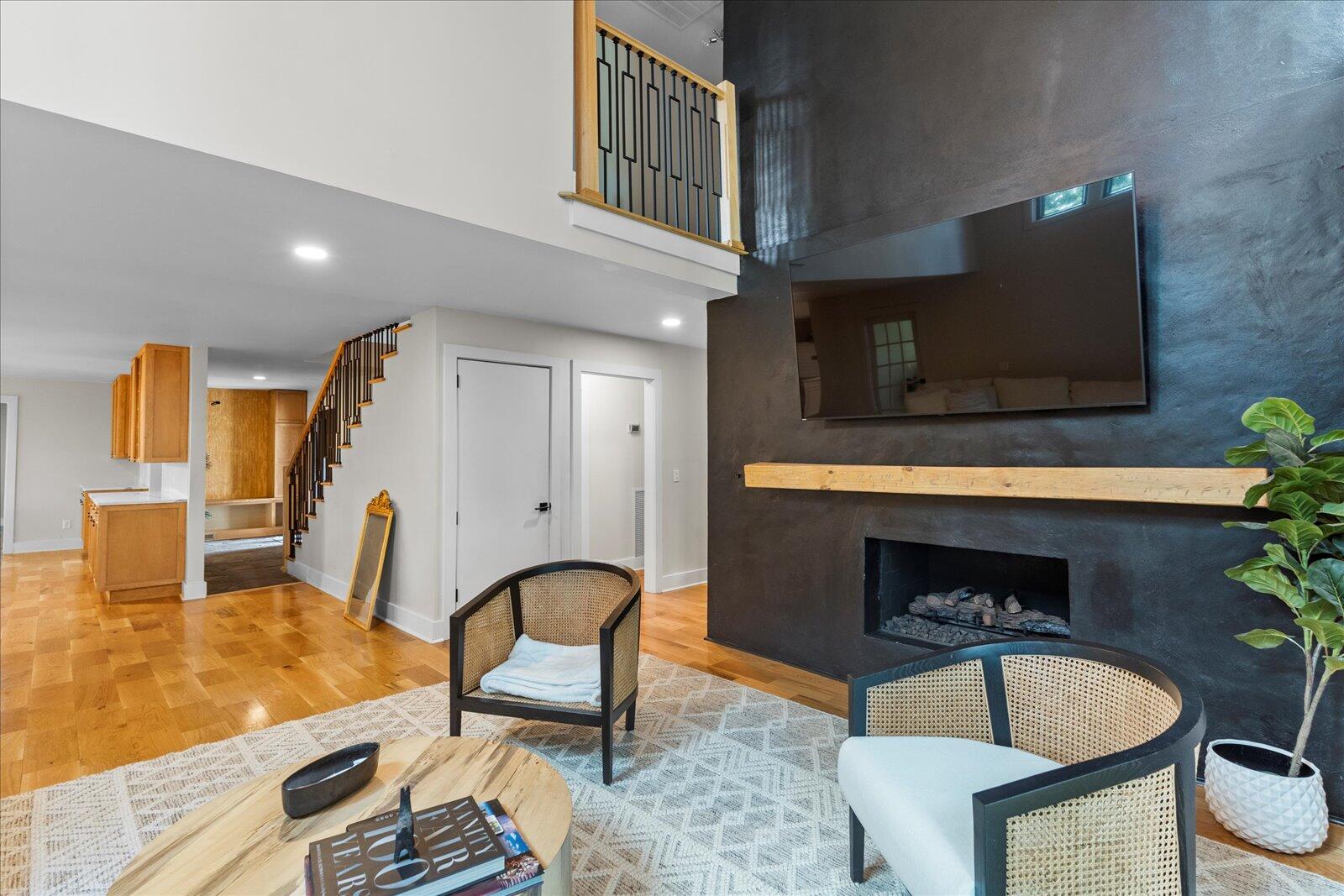 1042 Sunset Drive