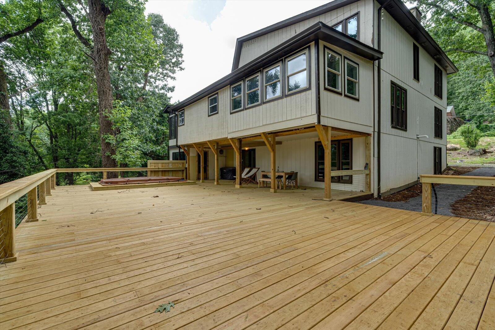 1042 Sunset Drive