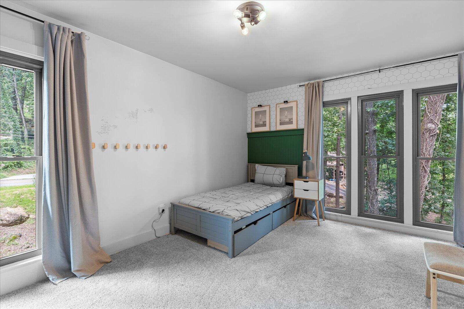 1042 Sunset Drive