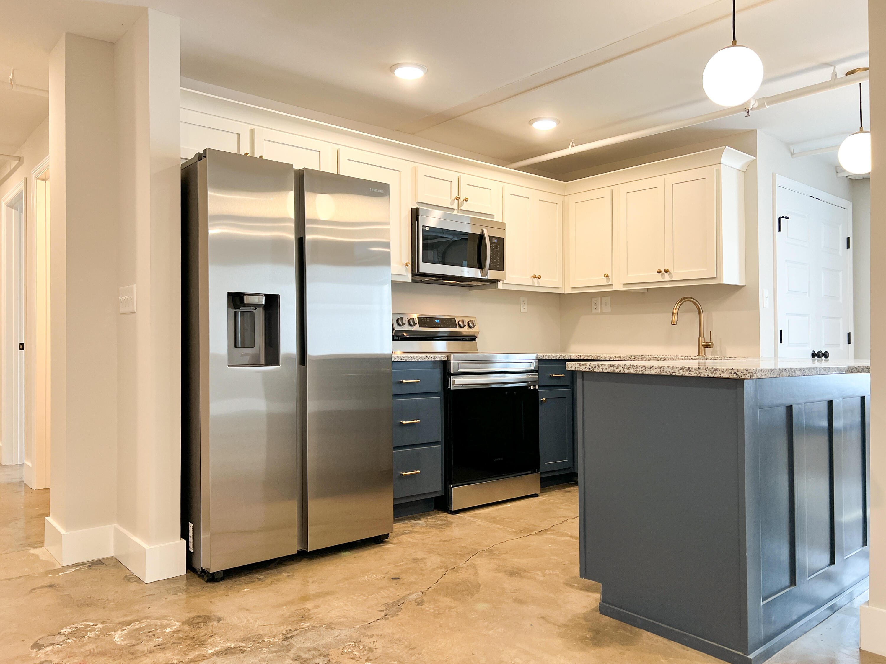 614 E Main Street, 104