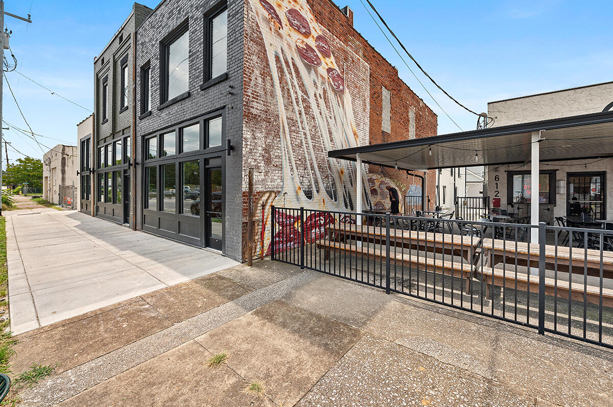 614 E Main Street, 104