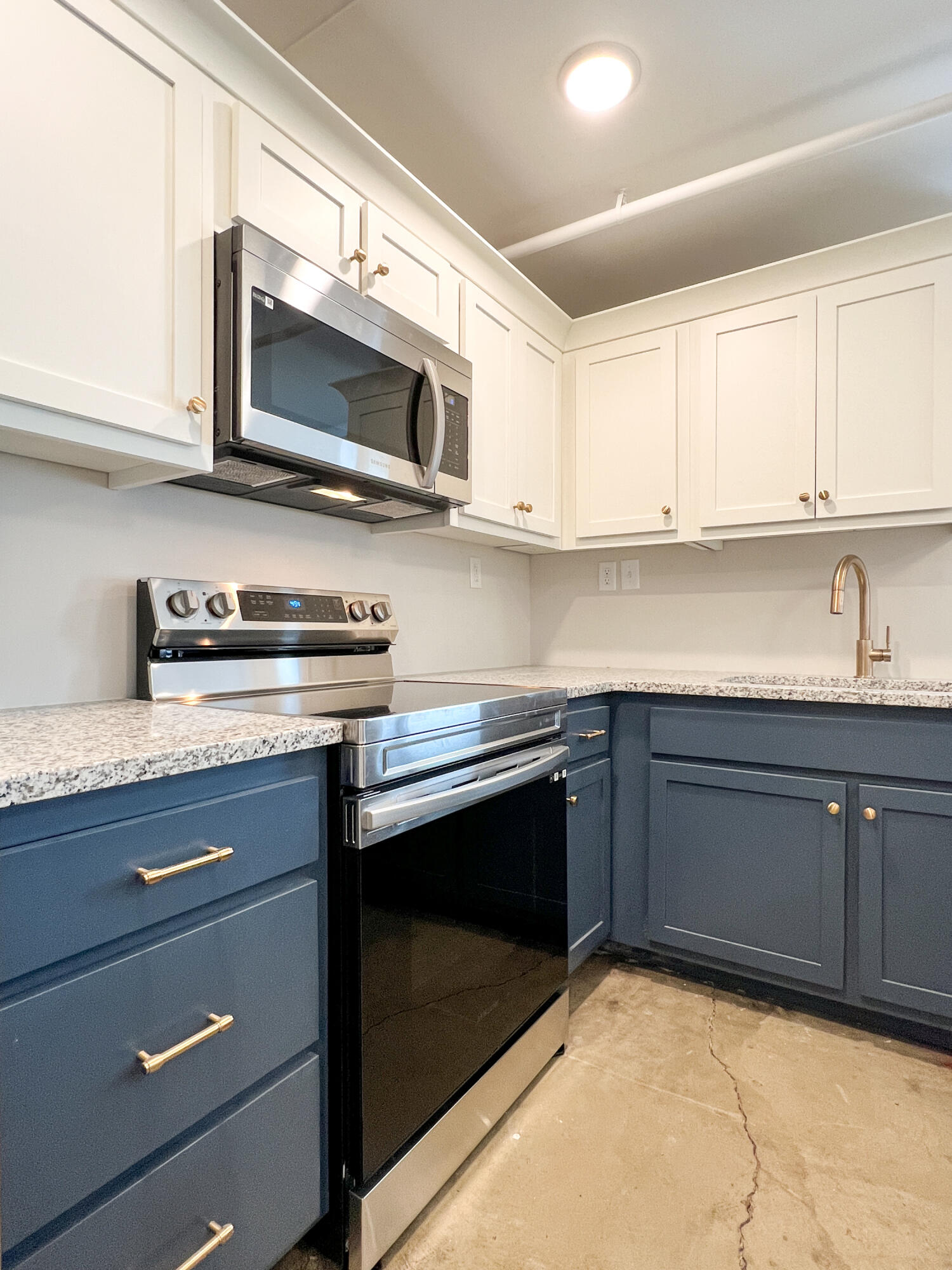 614 E Main Street, 104