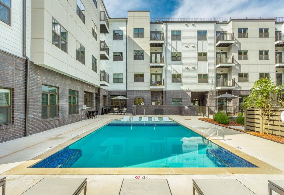 804 Riverfront Parkway, 401