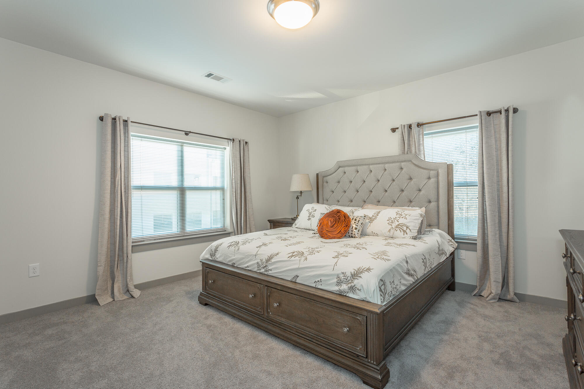 804 Riverfront Parkway, 401