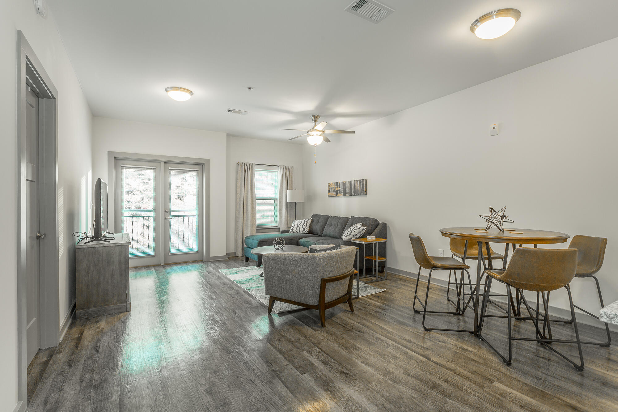 804 Riverfront Parkway, 401