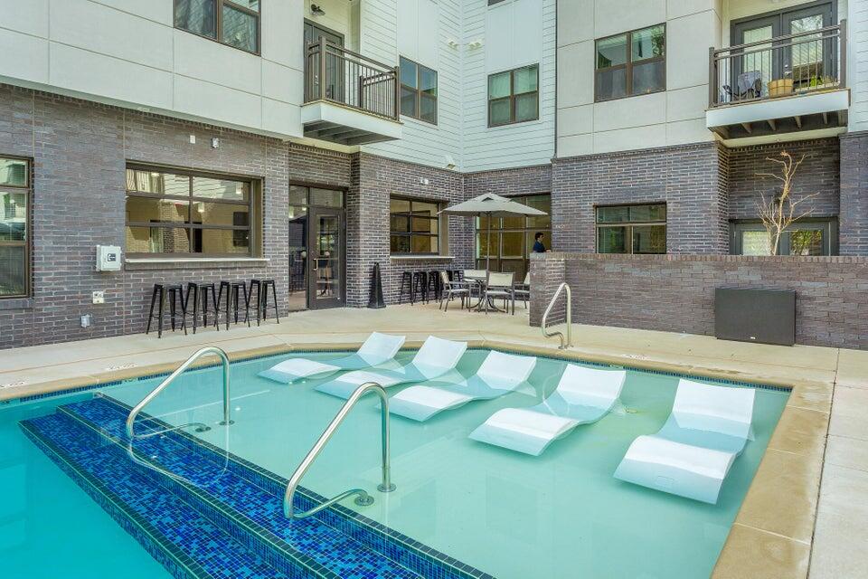 804 Riverfront Parkway, 401