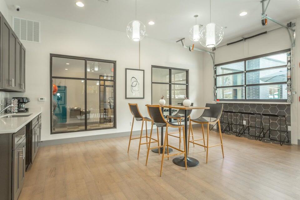 804 Riverfront Parkway, 401