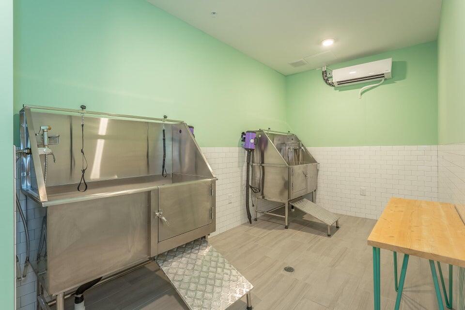 804 Riverfront Parkway, 401