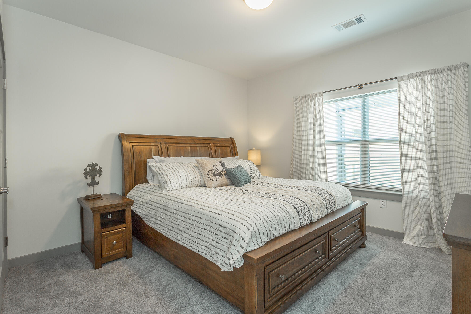 804 Riverfront Parkway, 401