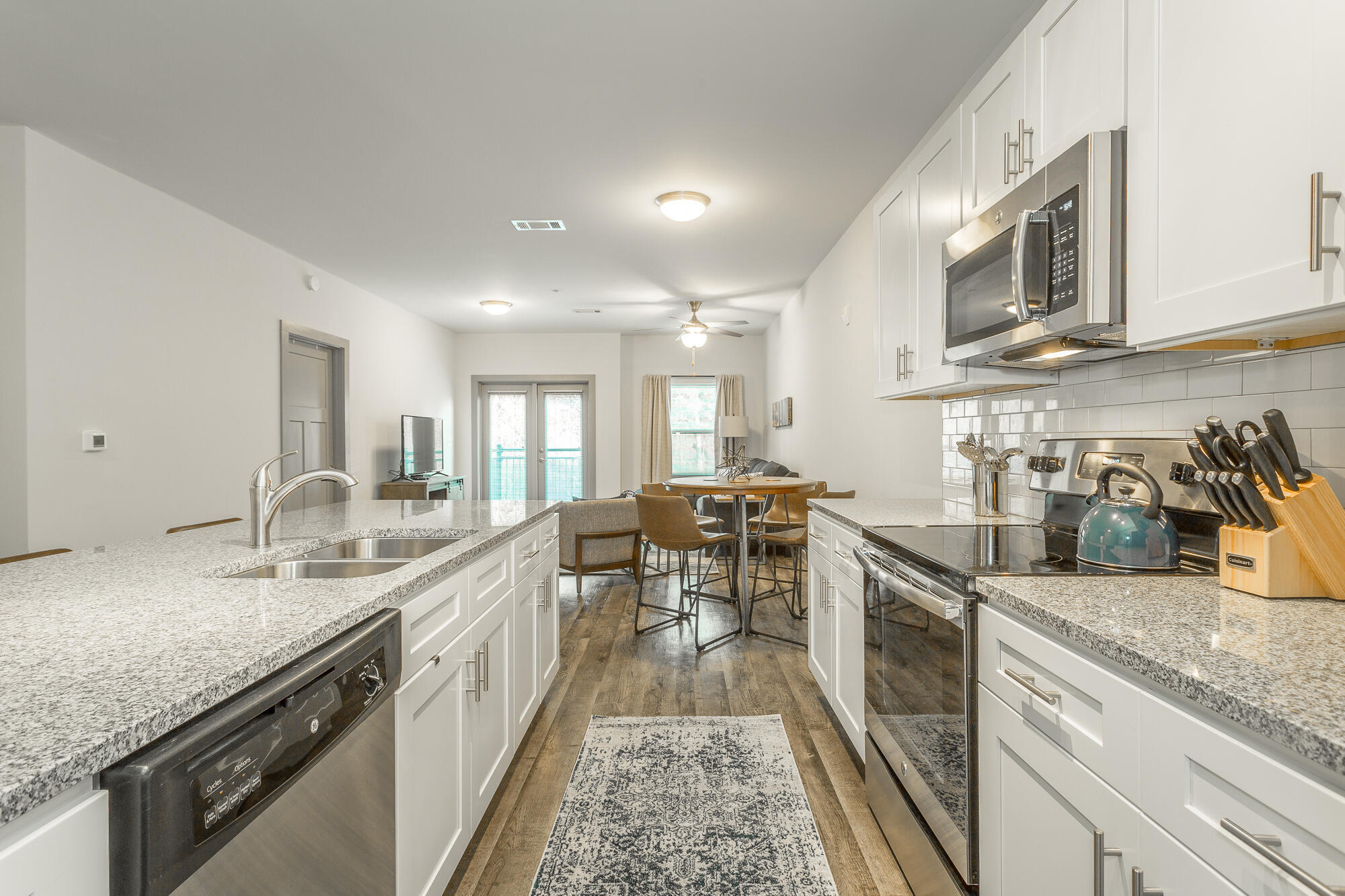 804 Riverfront Parkway, 401