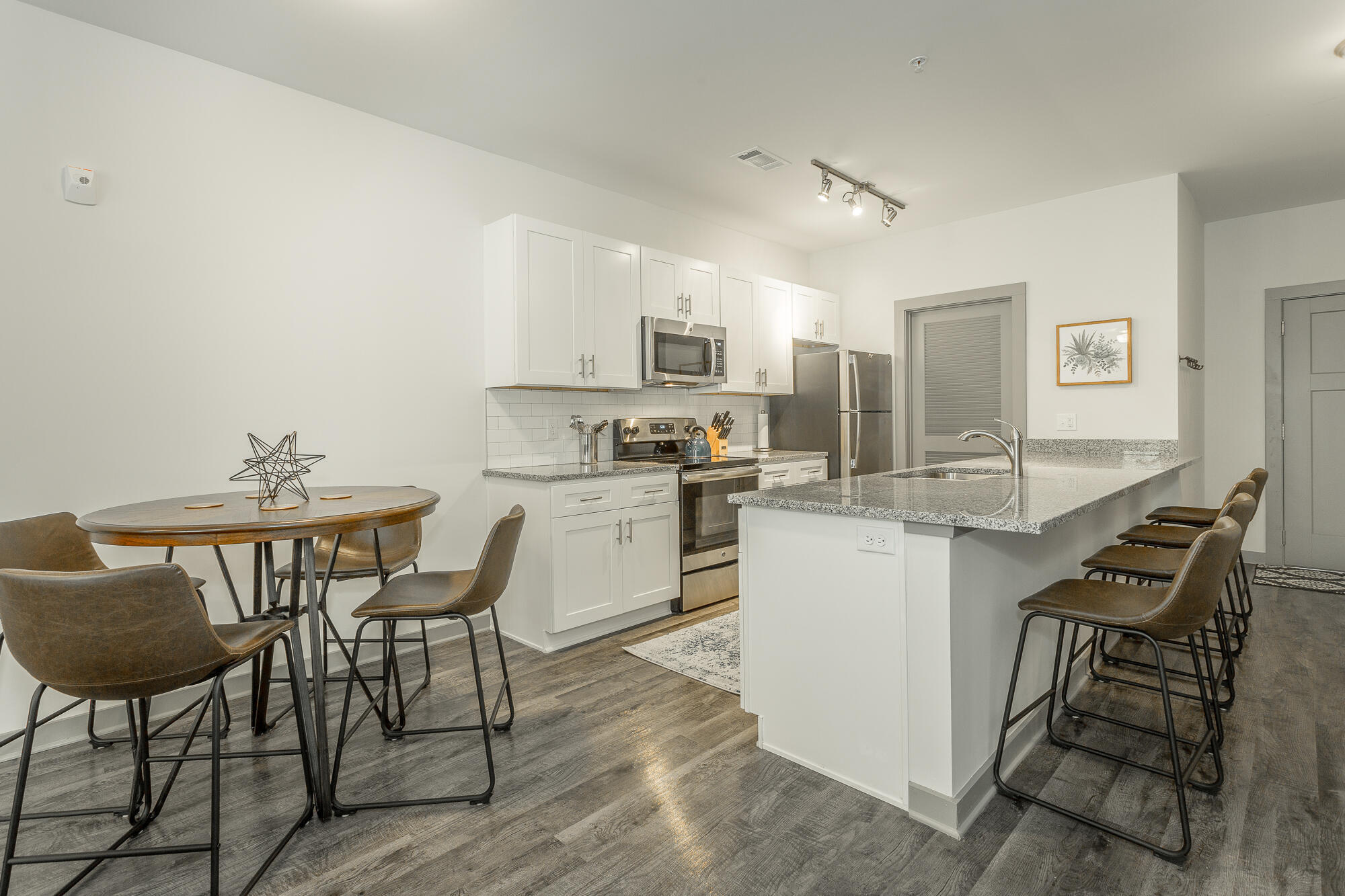 804 Riverfront Parkway, 401