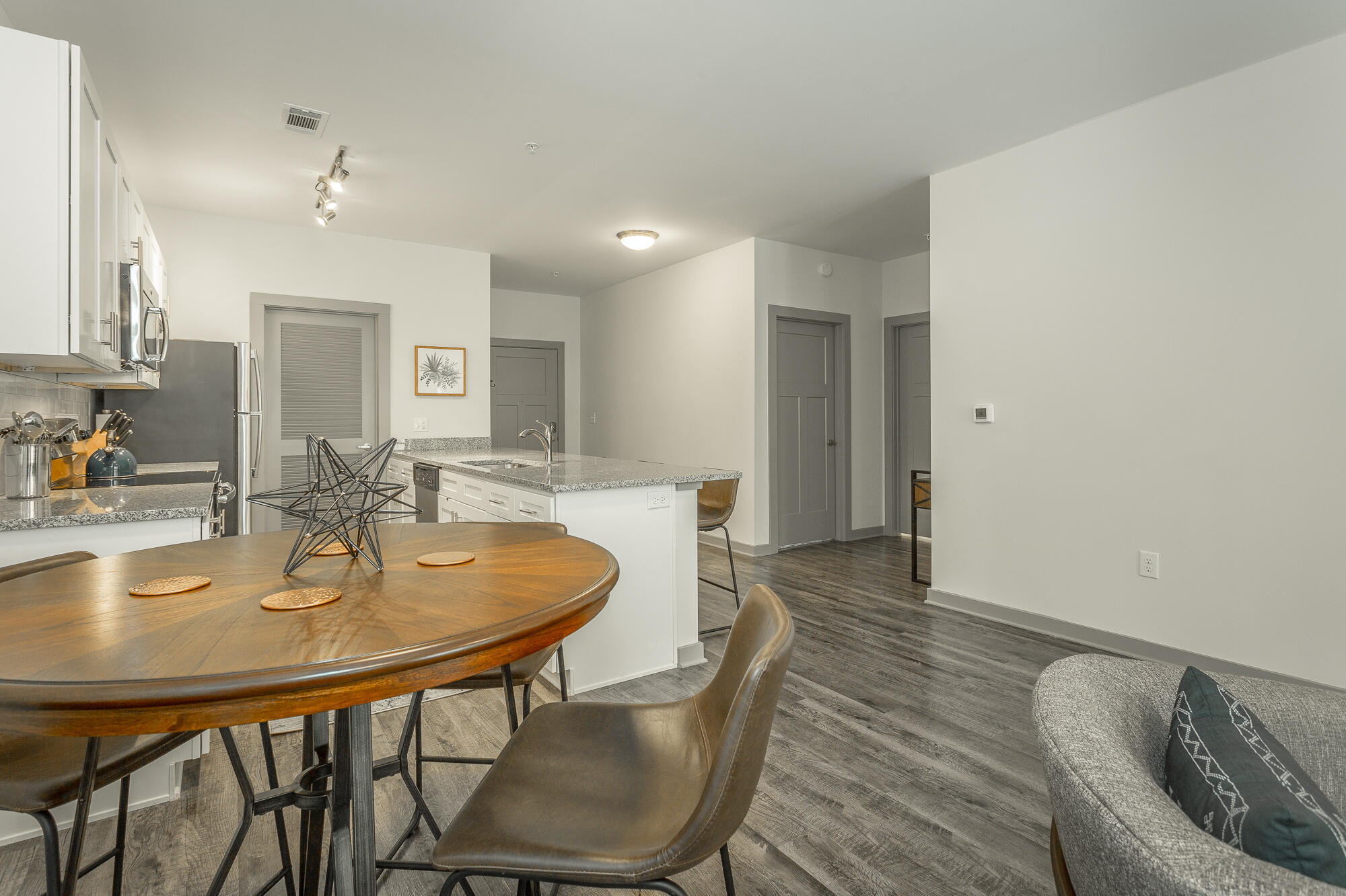 804 Riverfront Parkway, 401