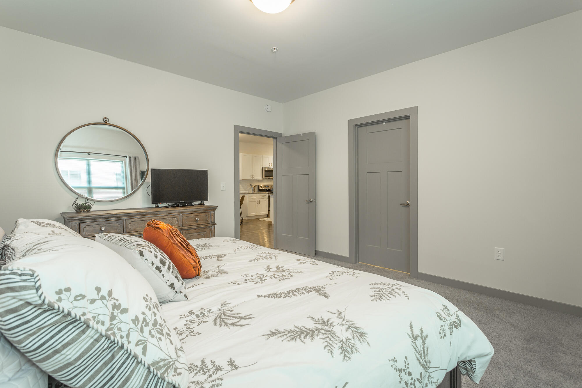 804 Riverfront Parkway, 401