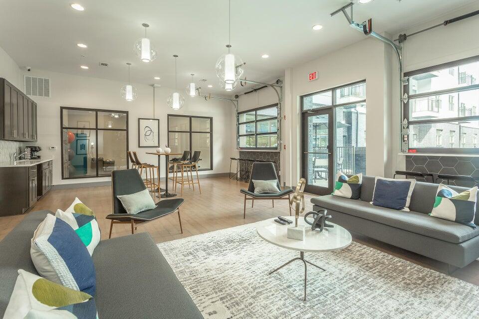 804 Riverfront Parkway, 401