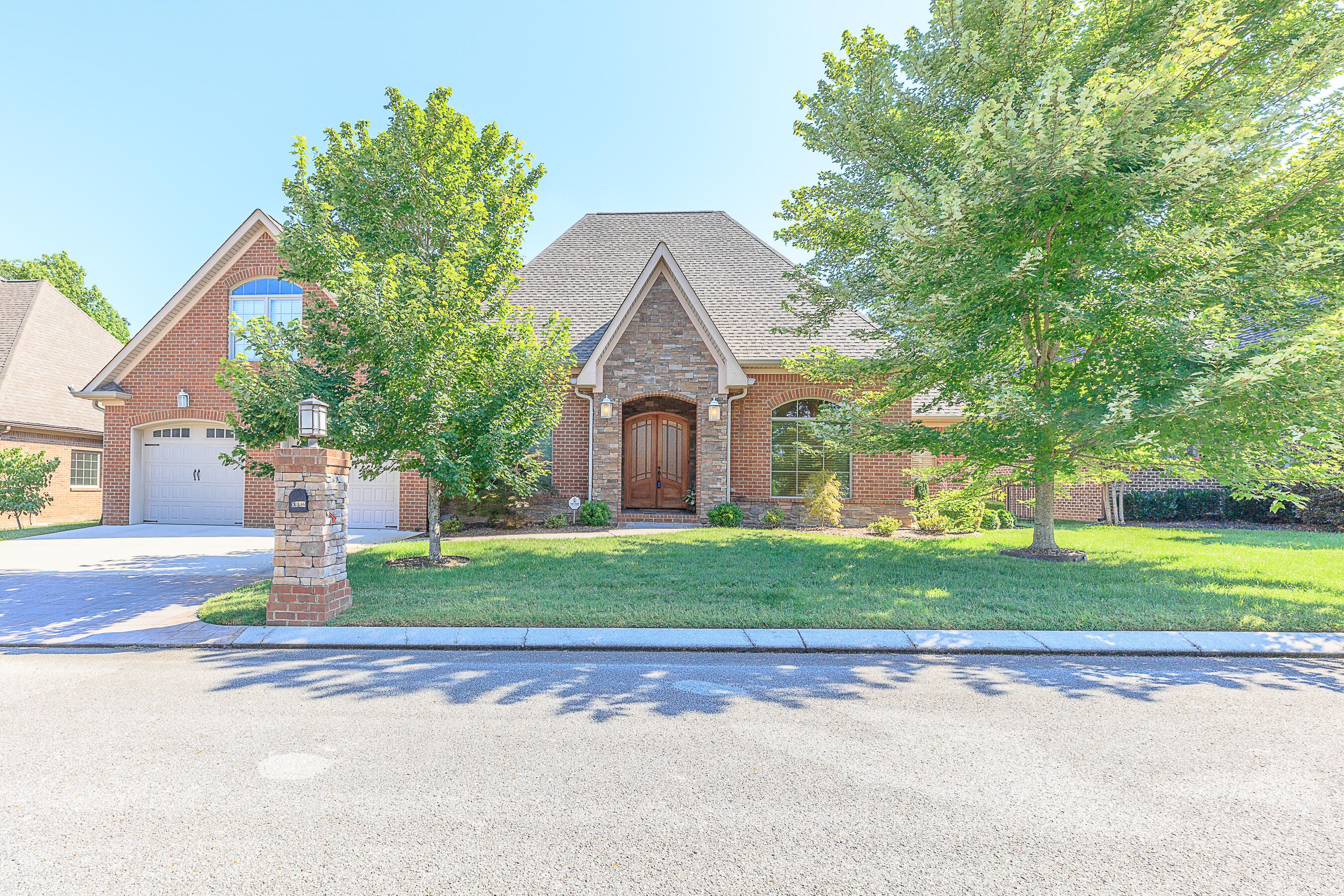 8982 Rostis Lane