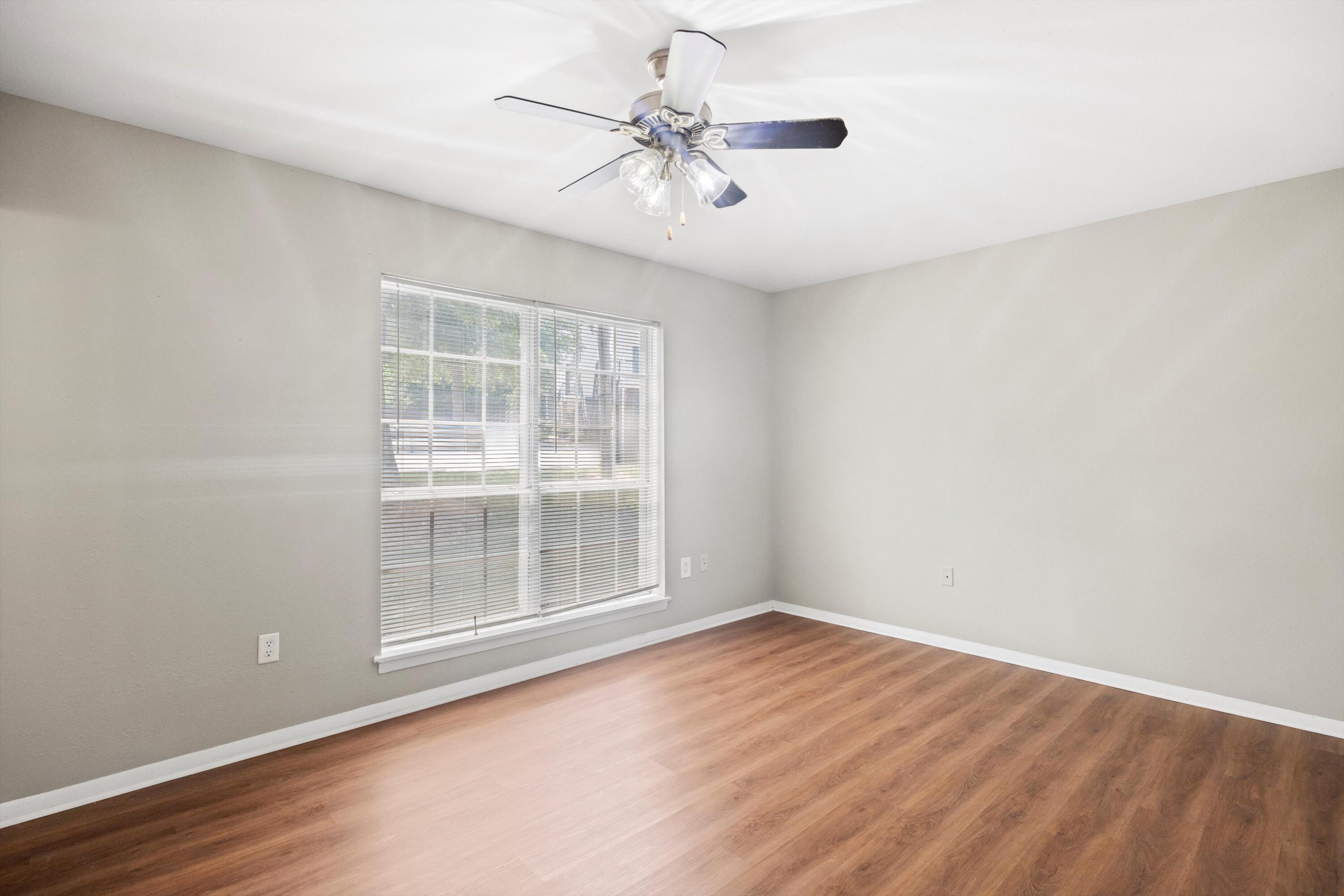 900 Mountain Creek Road, V479