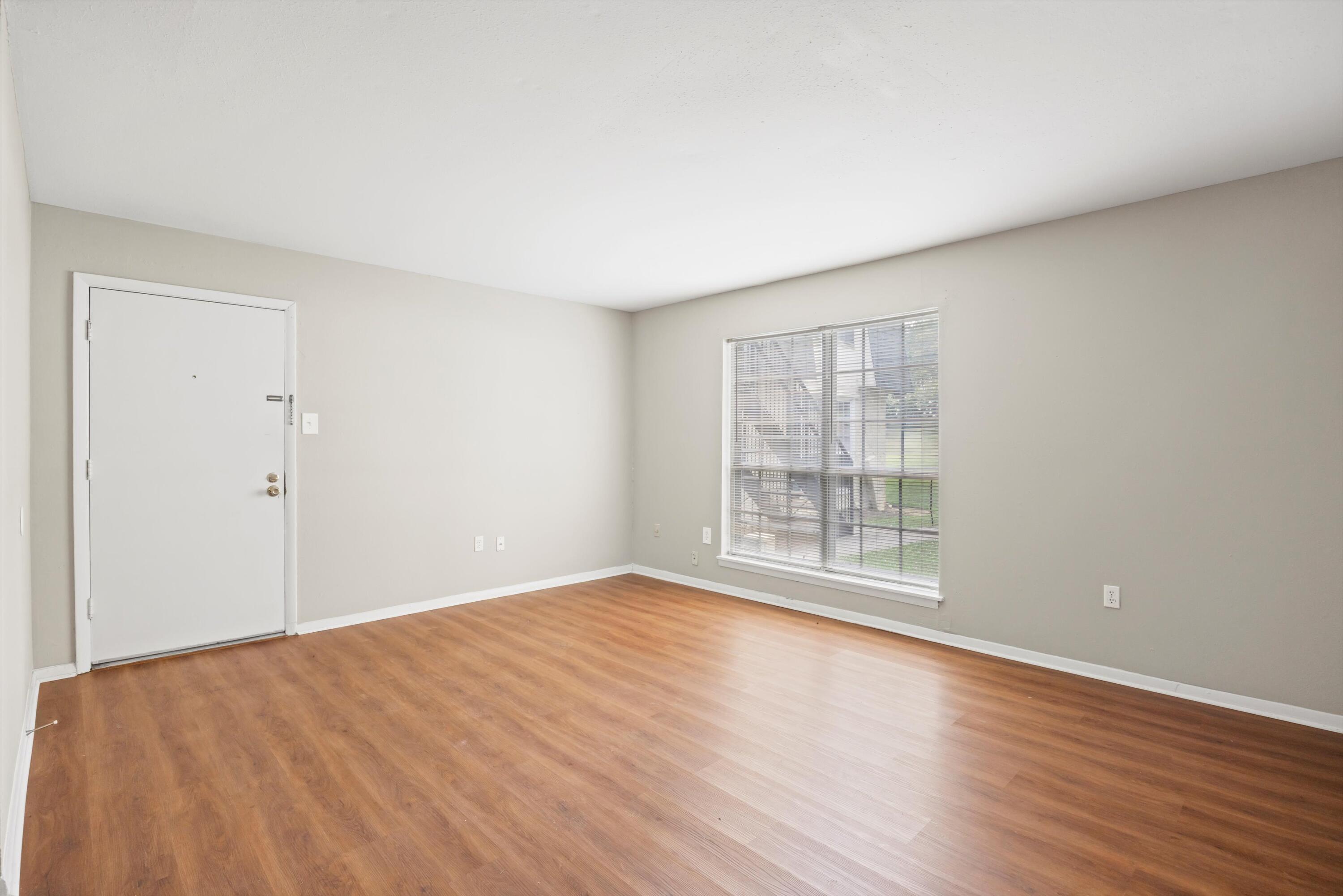 900 Mountain Creek Road, V479