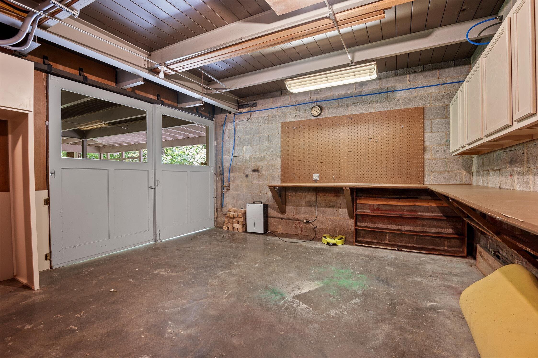 2554 Crestwood Drive