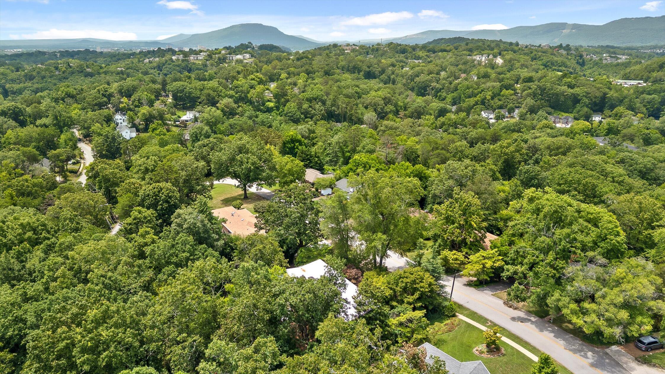 2554 Crestwood Drive