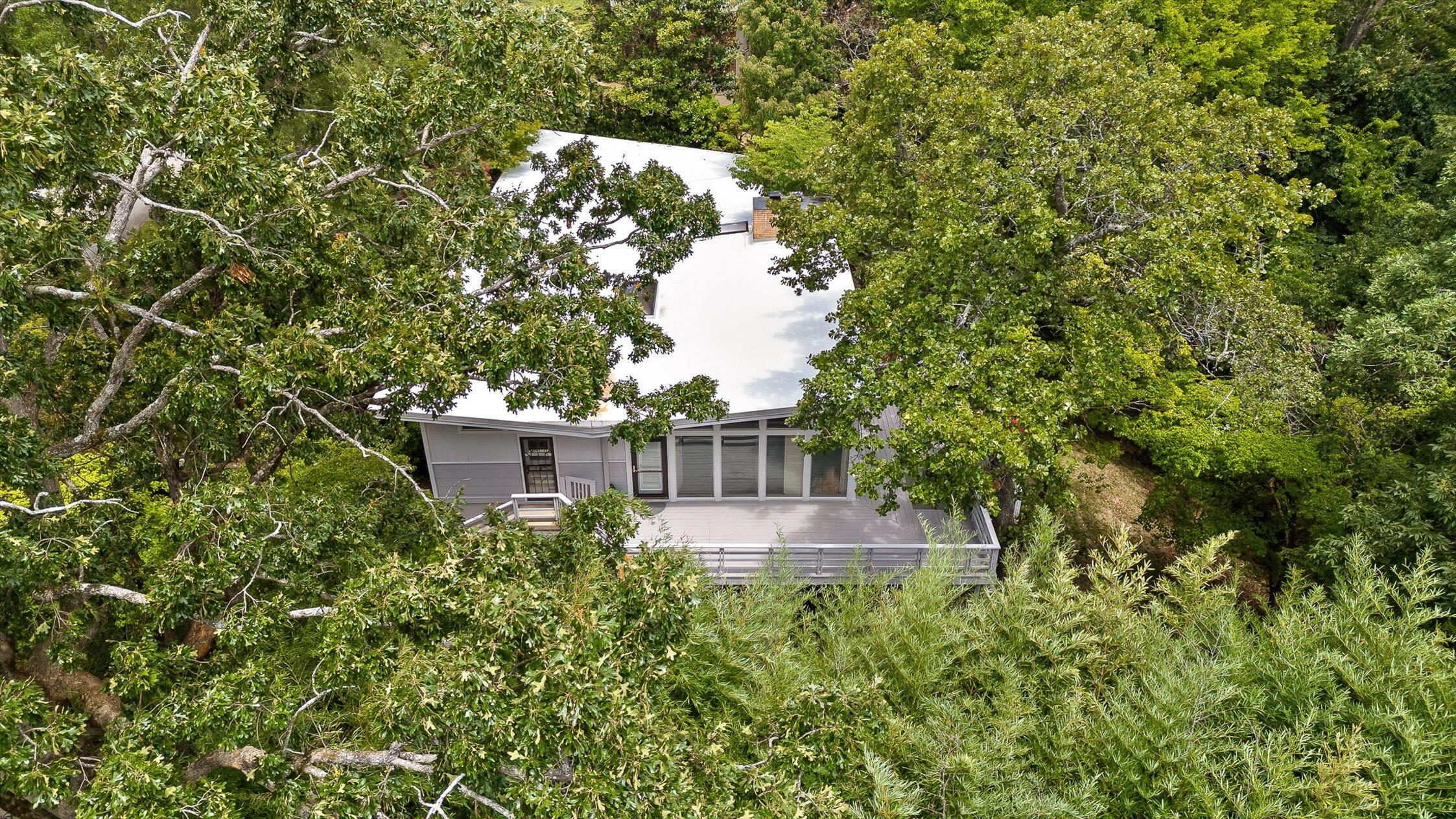 2554 Crestwood Drive