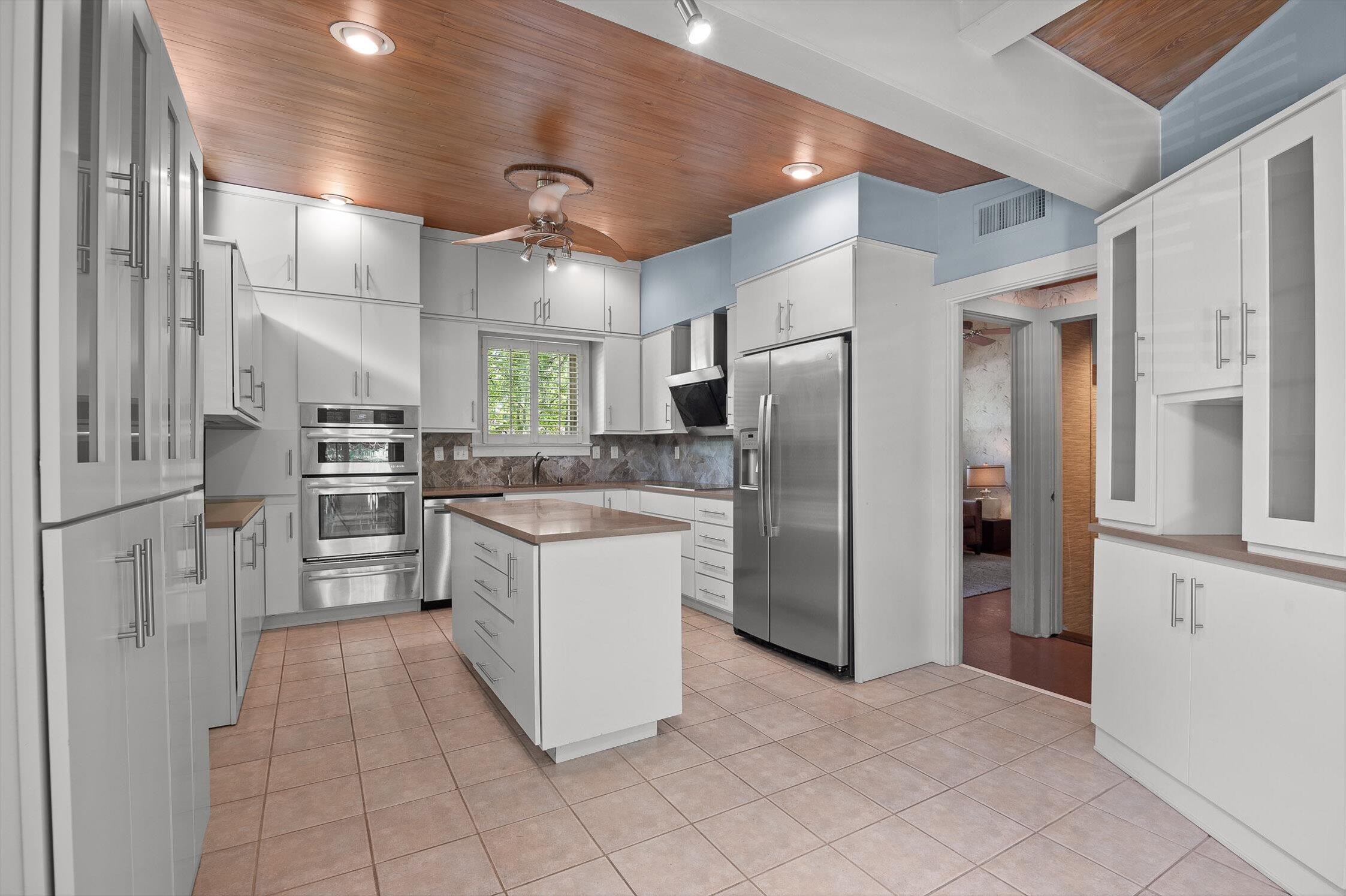 2554 Crestwood Drive