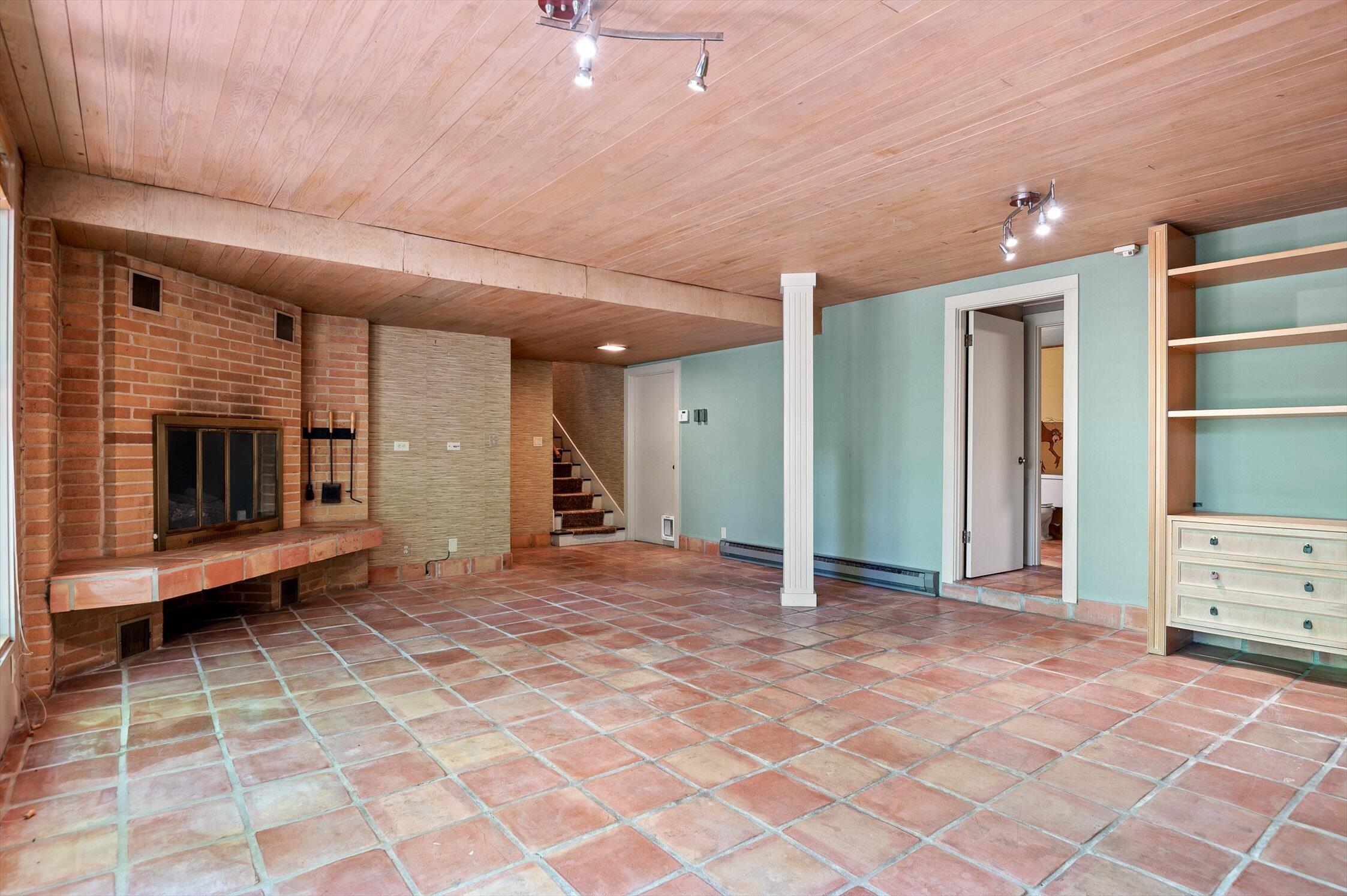 2554 Crestwood Drive