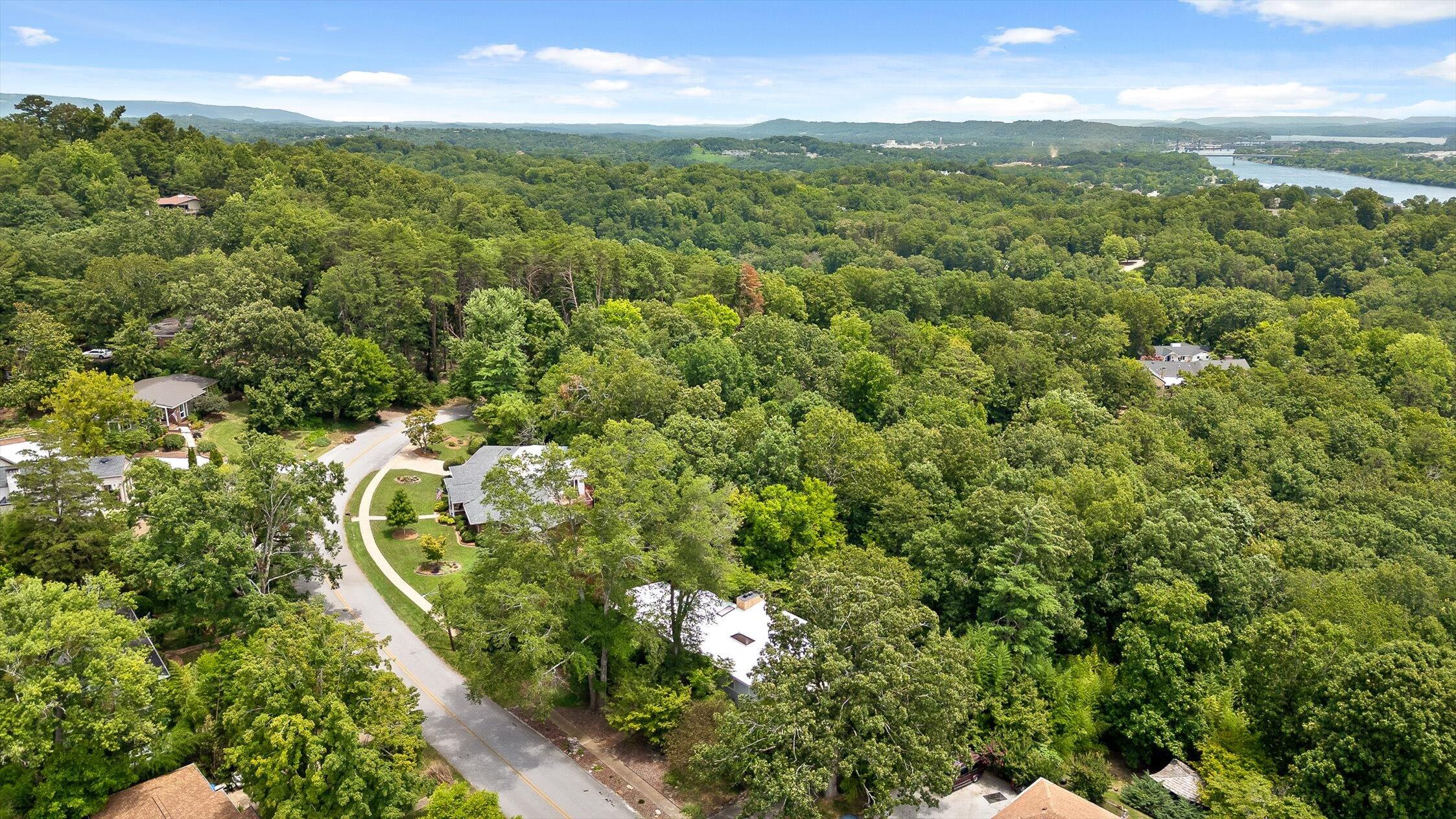 2554 Crestwood Drive