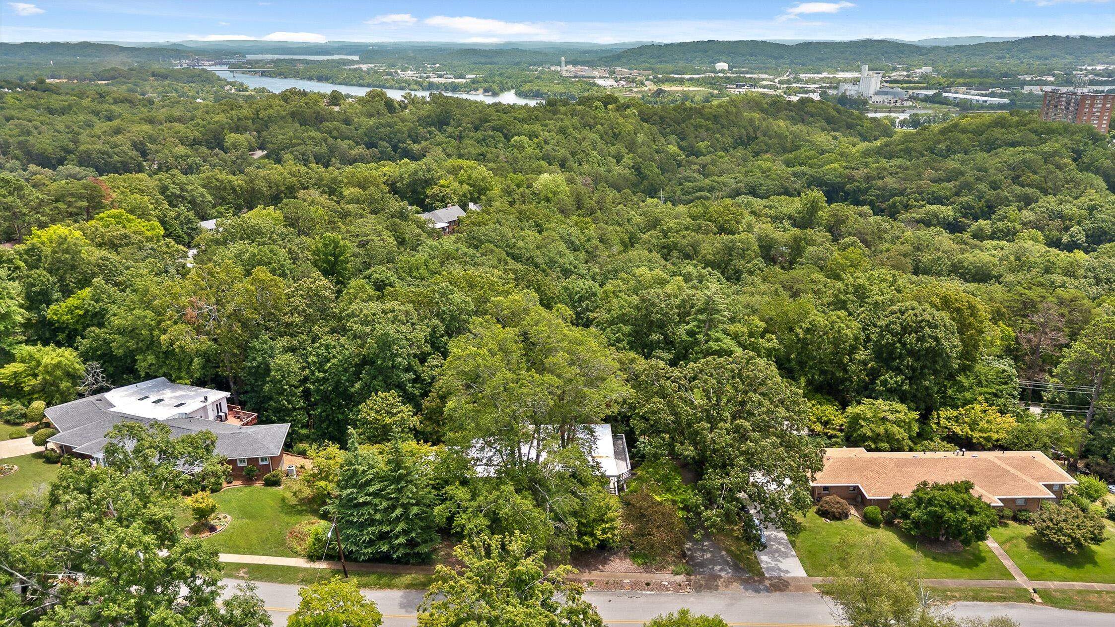 2554 Crestwood Drive