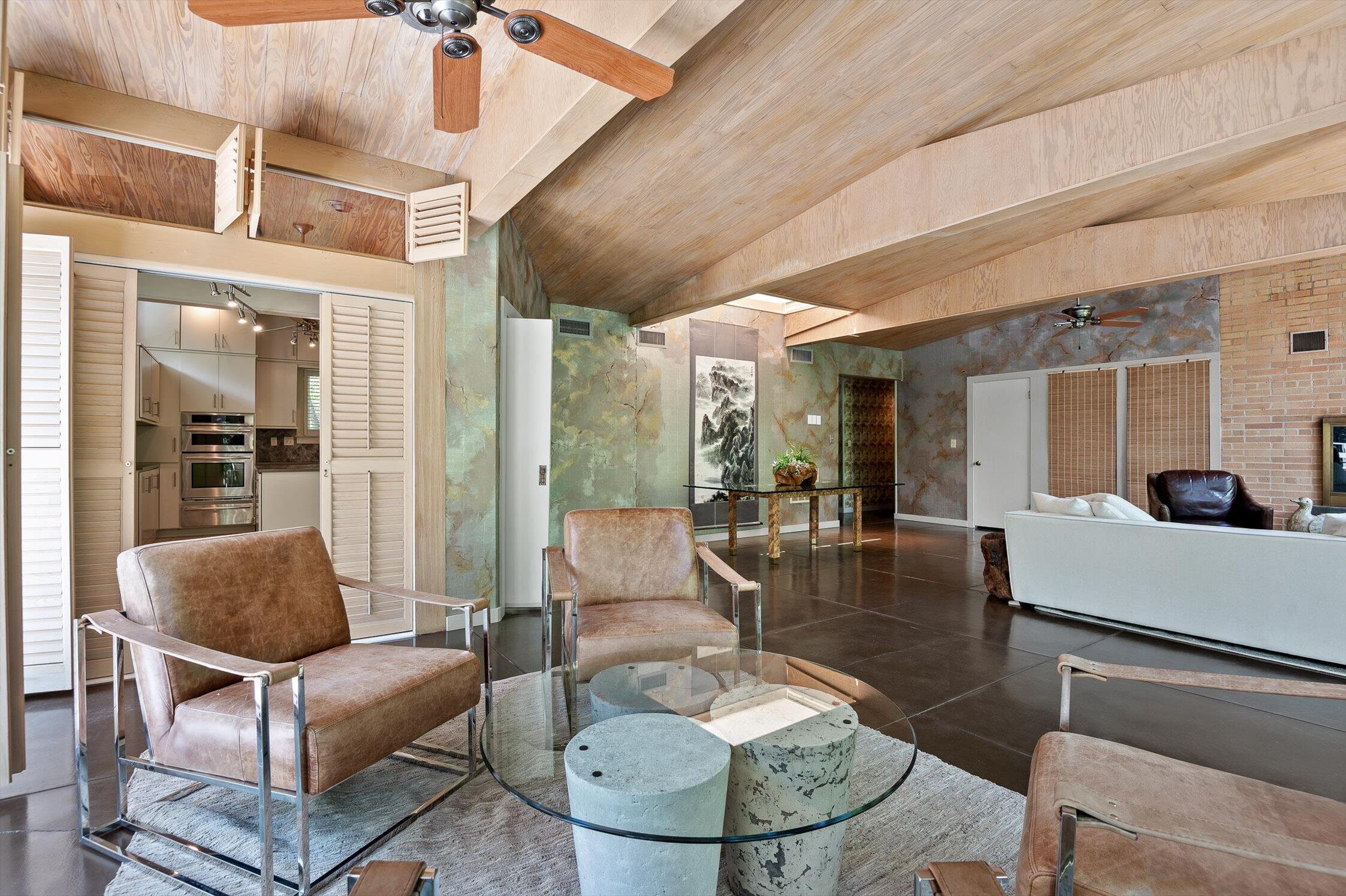 2554 Crestwood Drive