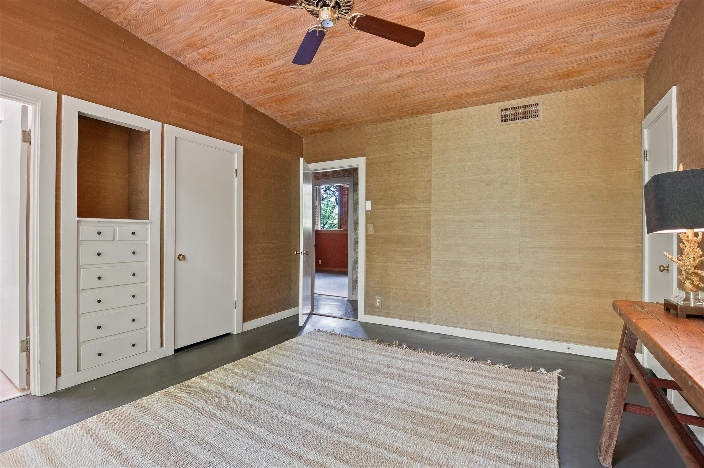 2554 Crestwood Drive