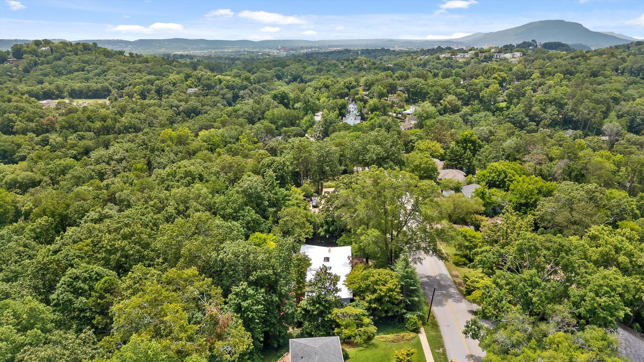 2554 Crestwood Drive