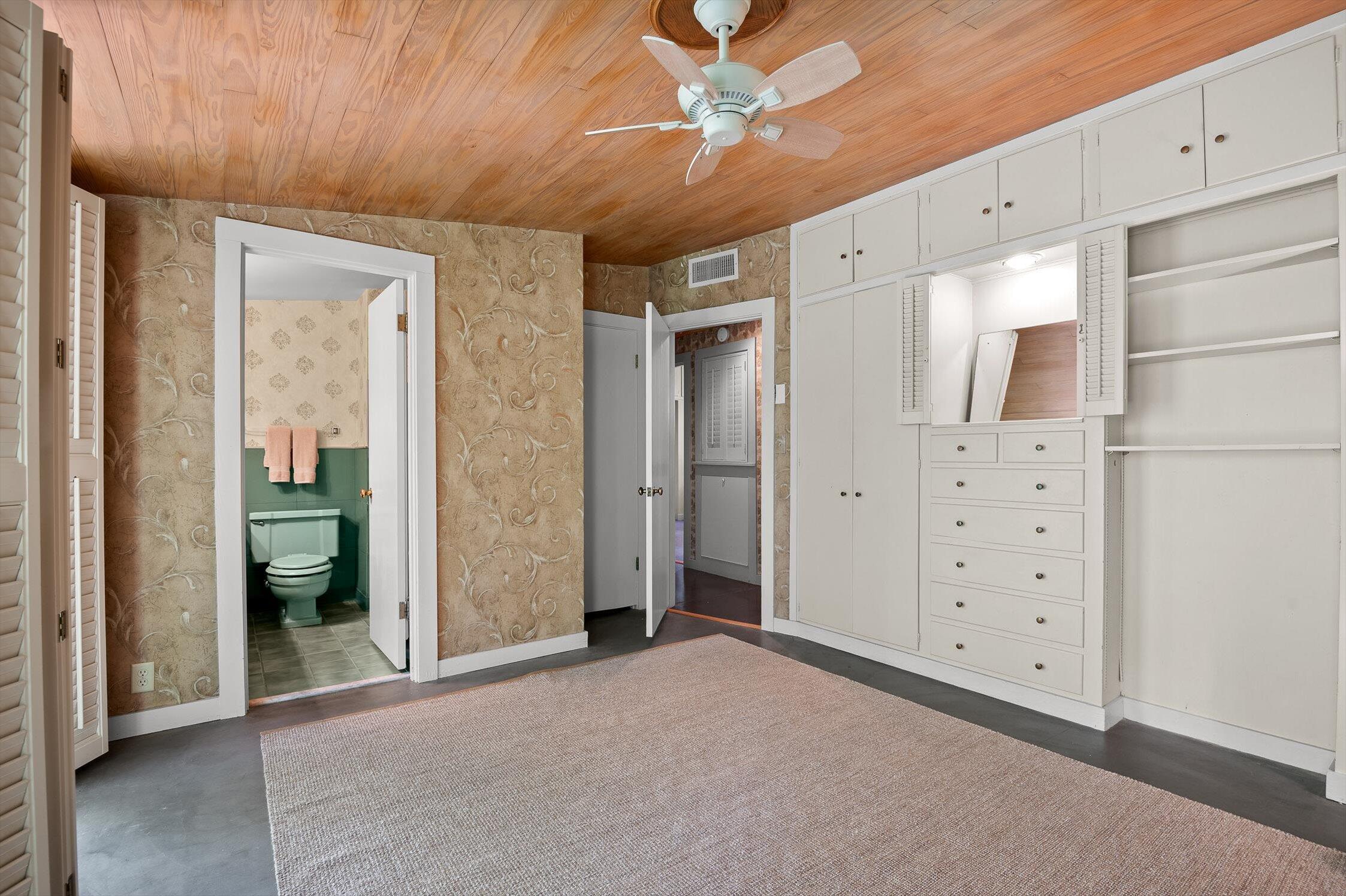 2554 Crestwood Drive