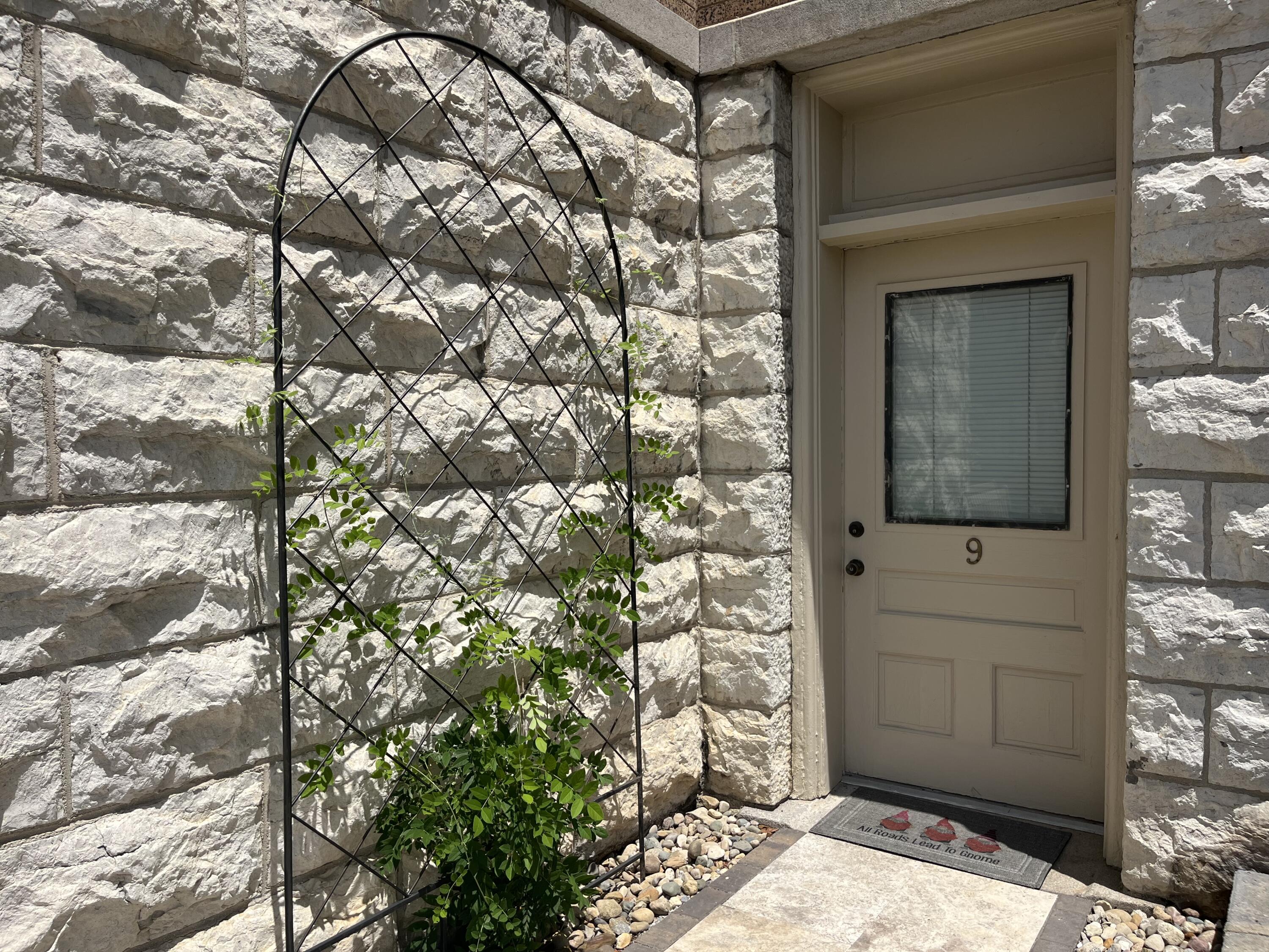 900 Vine Street, 9