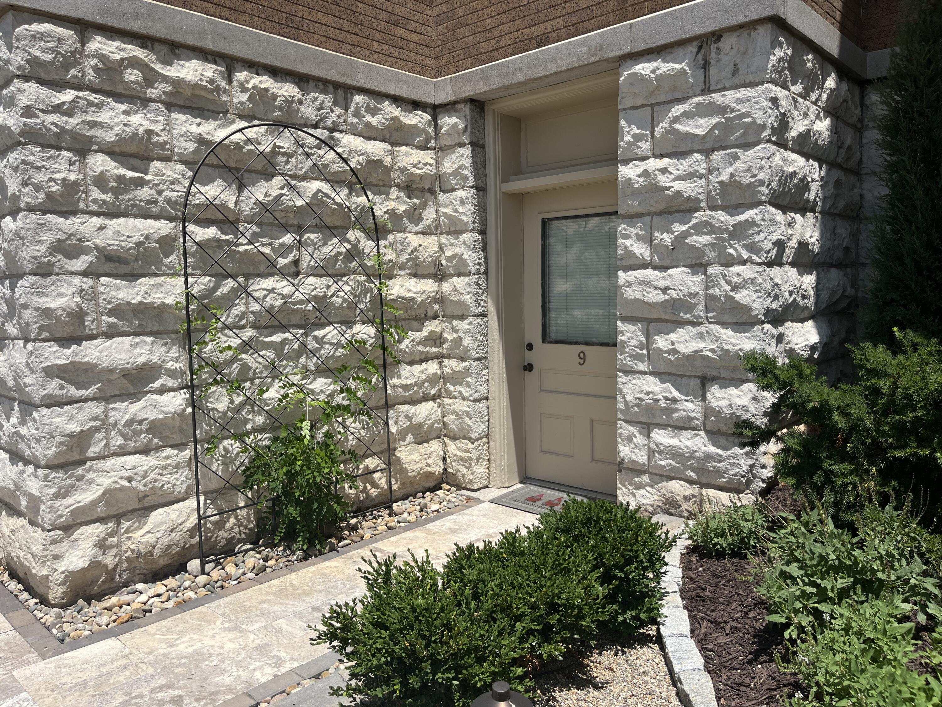 900 Vine Street, 9