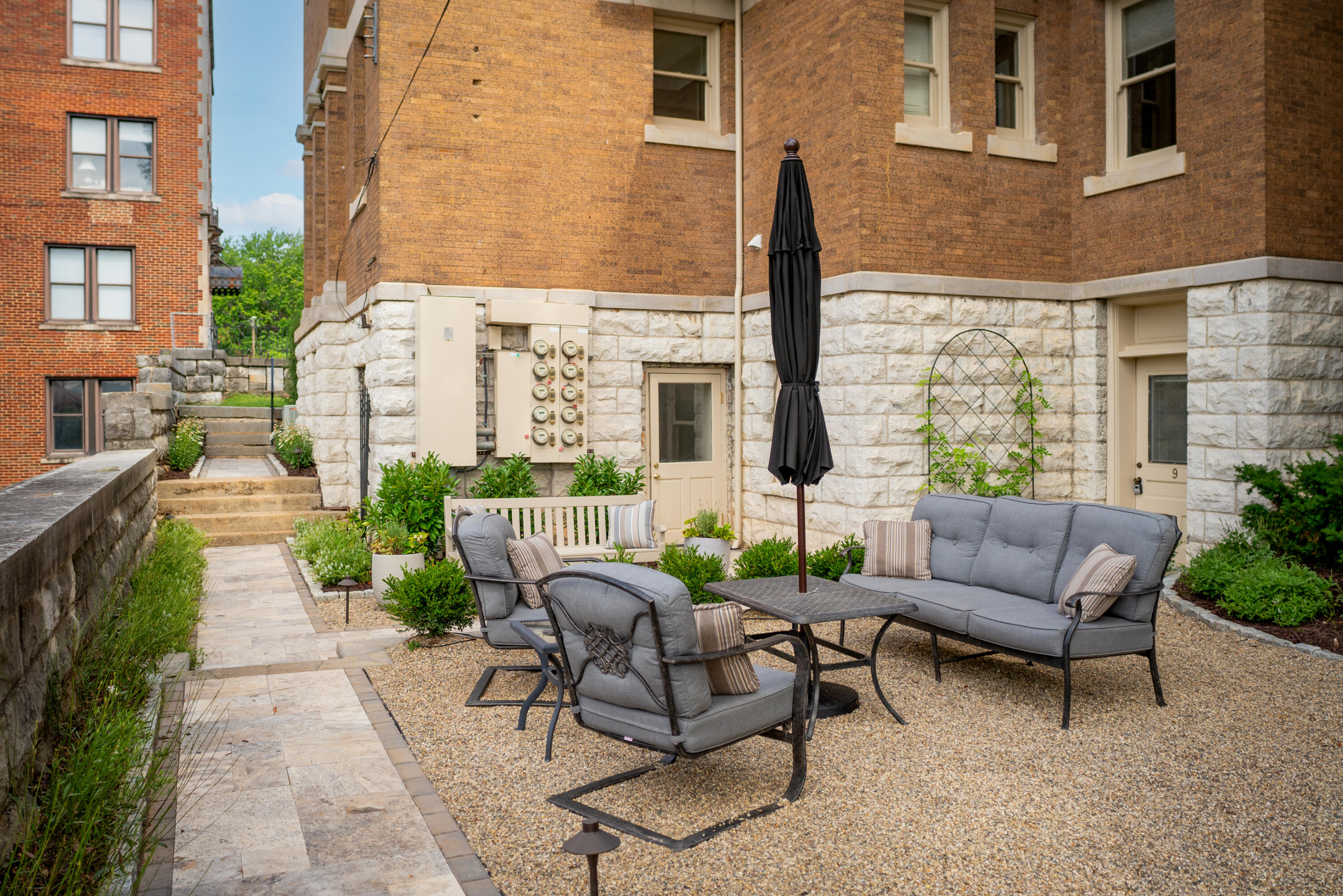 900 Vine Street, 9