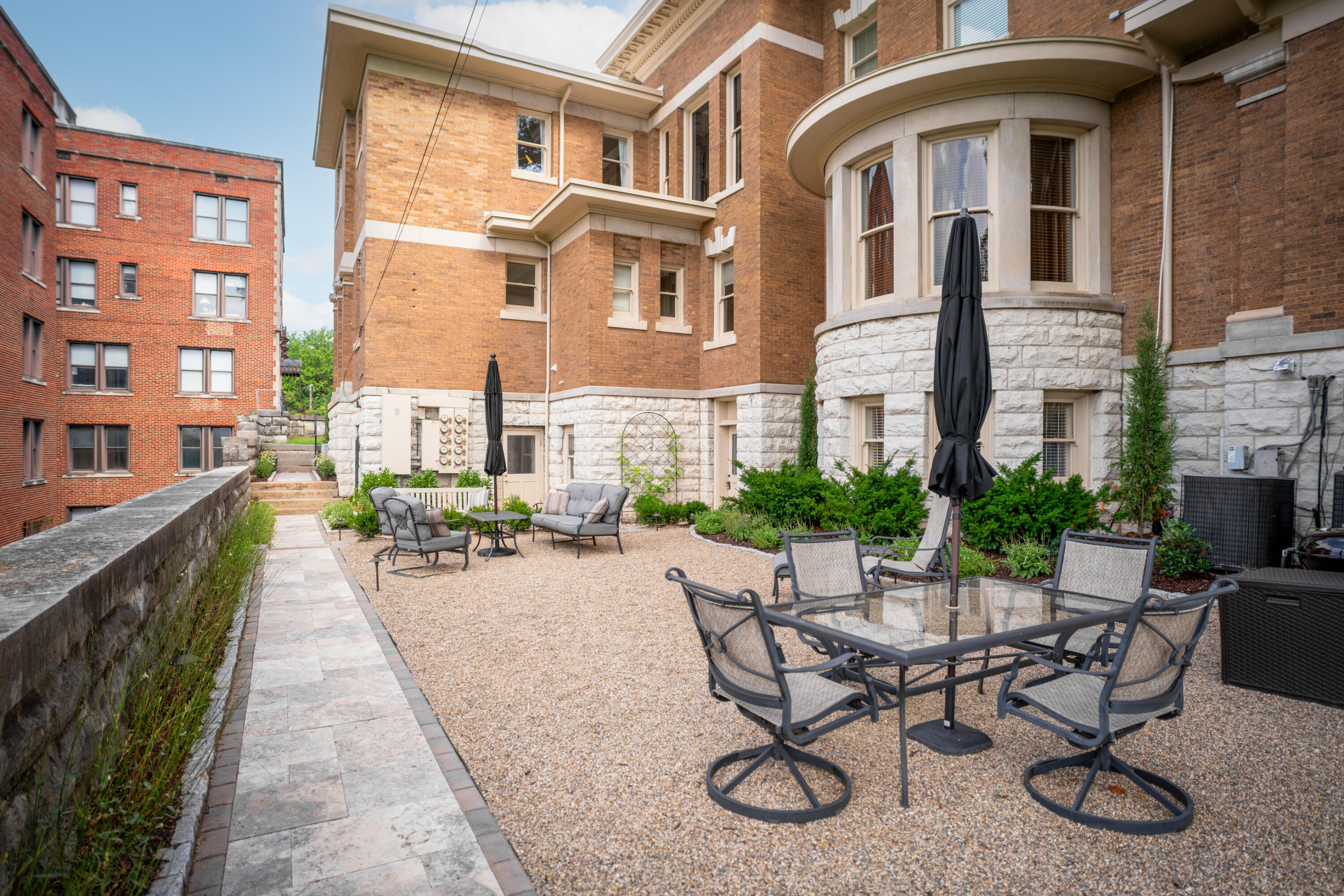 900 Vine Street, 9