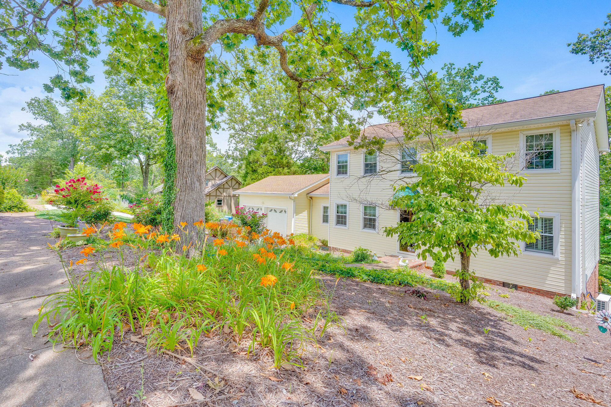 1822 Auburndale Avenue