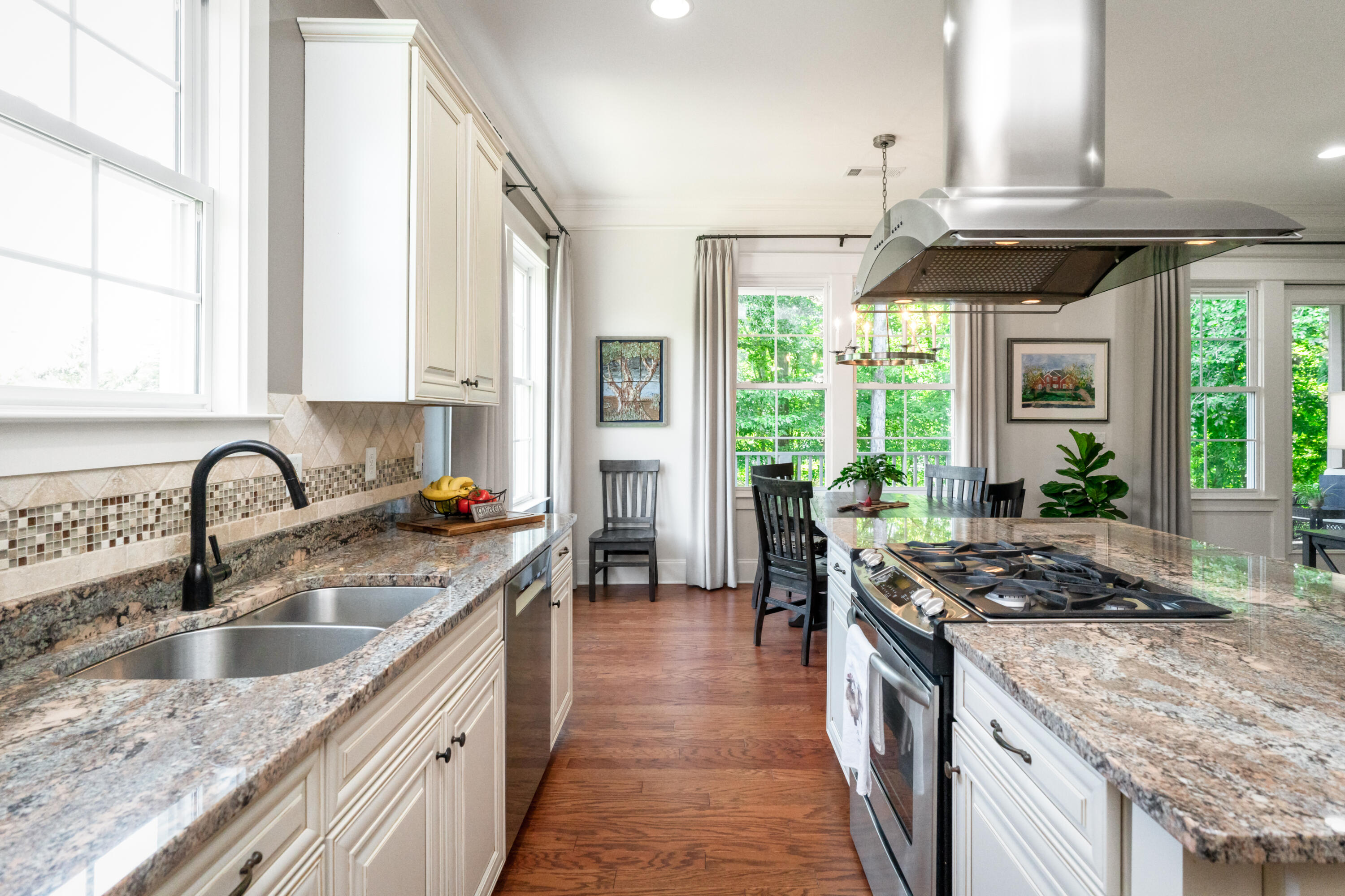 806 Waterthrush Lane