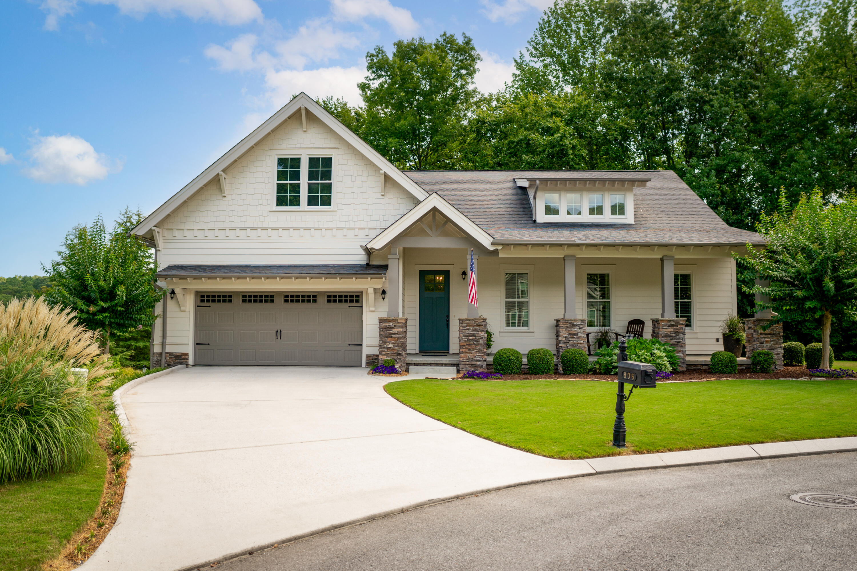 806 Waterthrush Lane