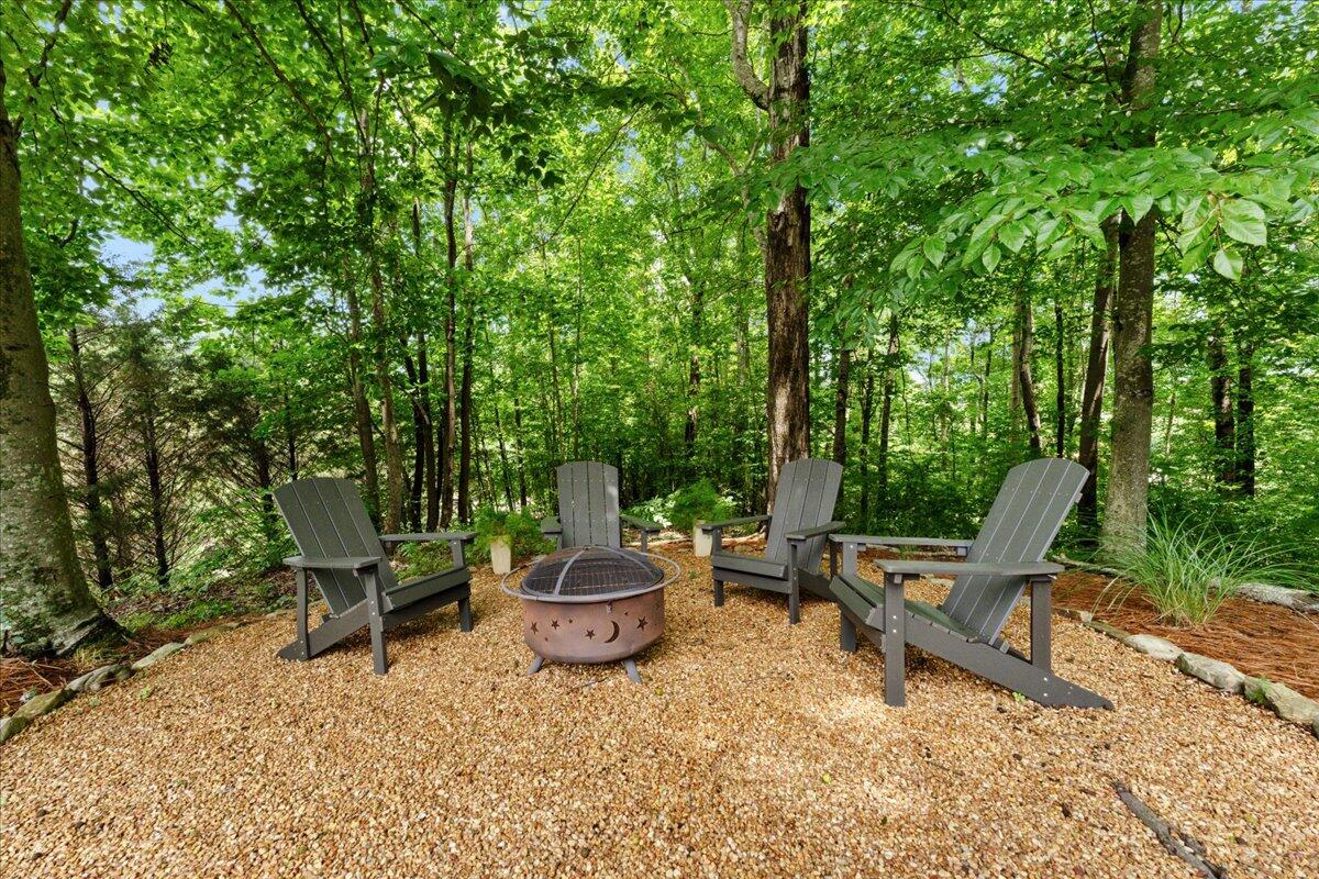 806 Waterthrush Lane