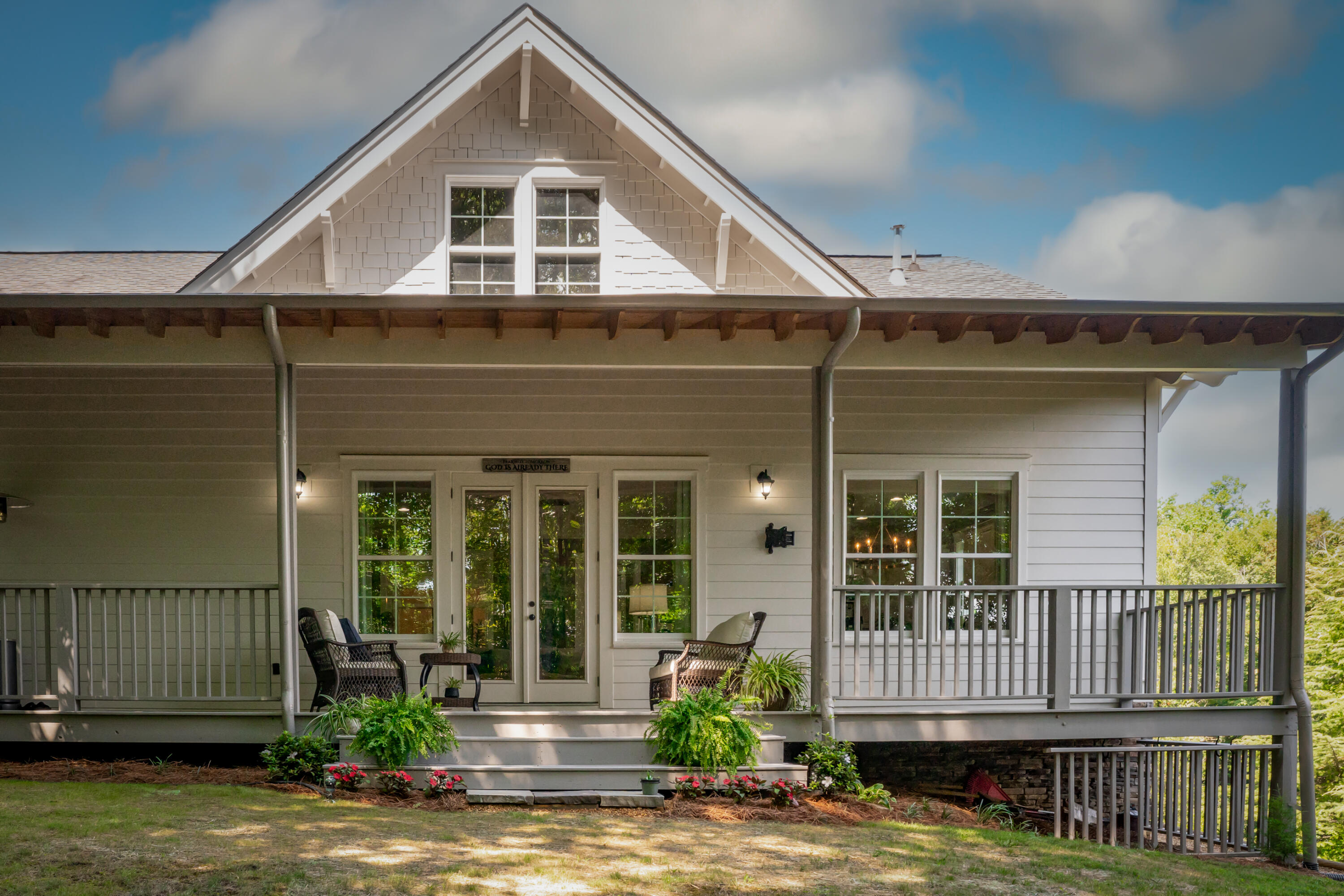 806 Waterthrush Lane