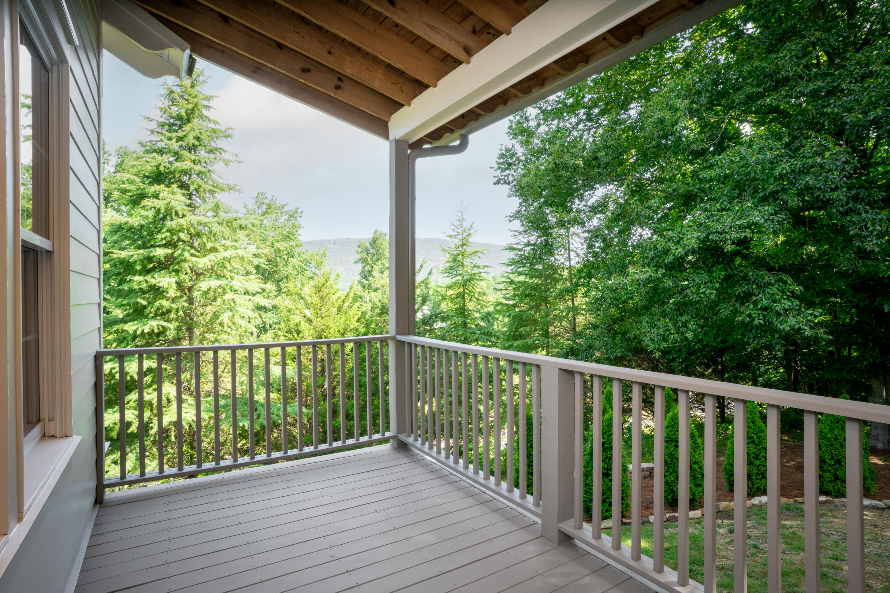 806 Waterthrush Lane