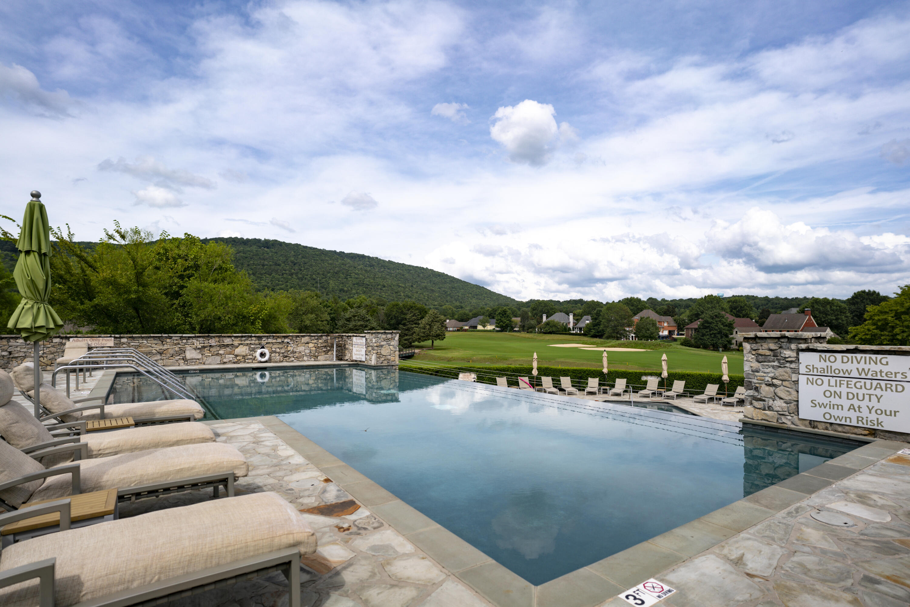 806 Waterthrush Lane